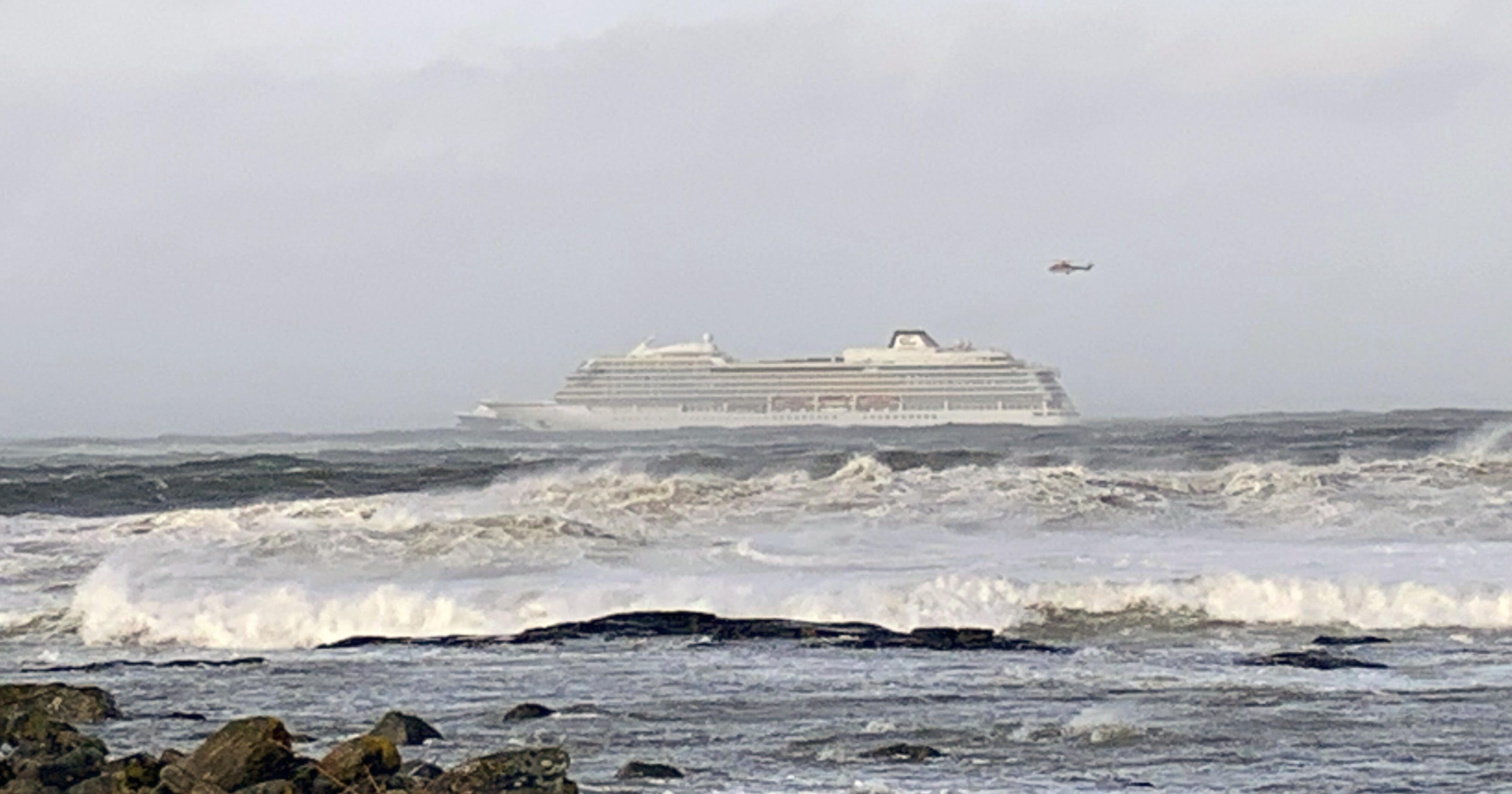 Cruise ship has engine problems off Norway, sends distress signal