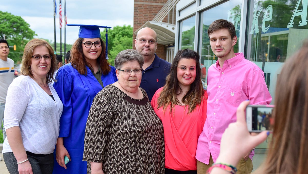 30 photos Urbandale High School graduation