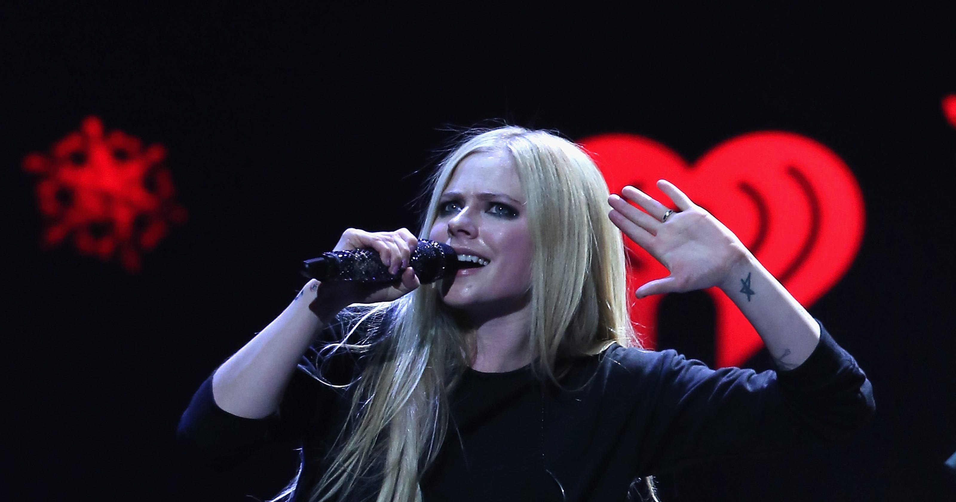Avril Lavigne on her Lyme disease 'I'm coming out on the other side'