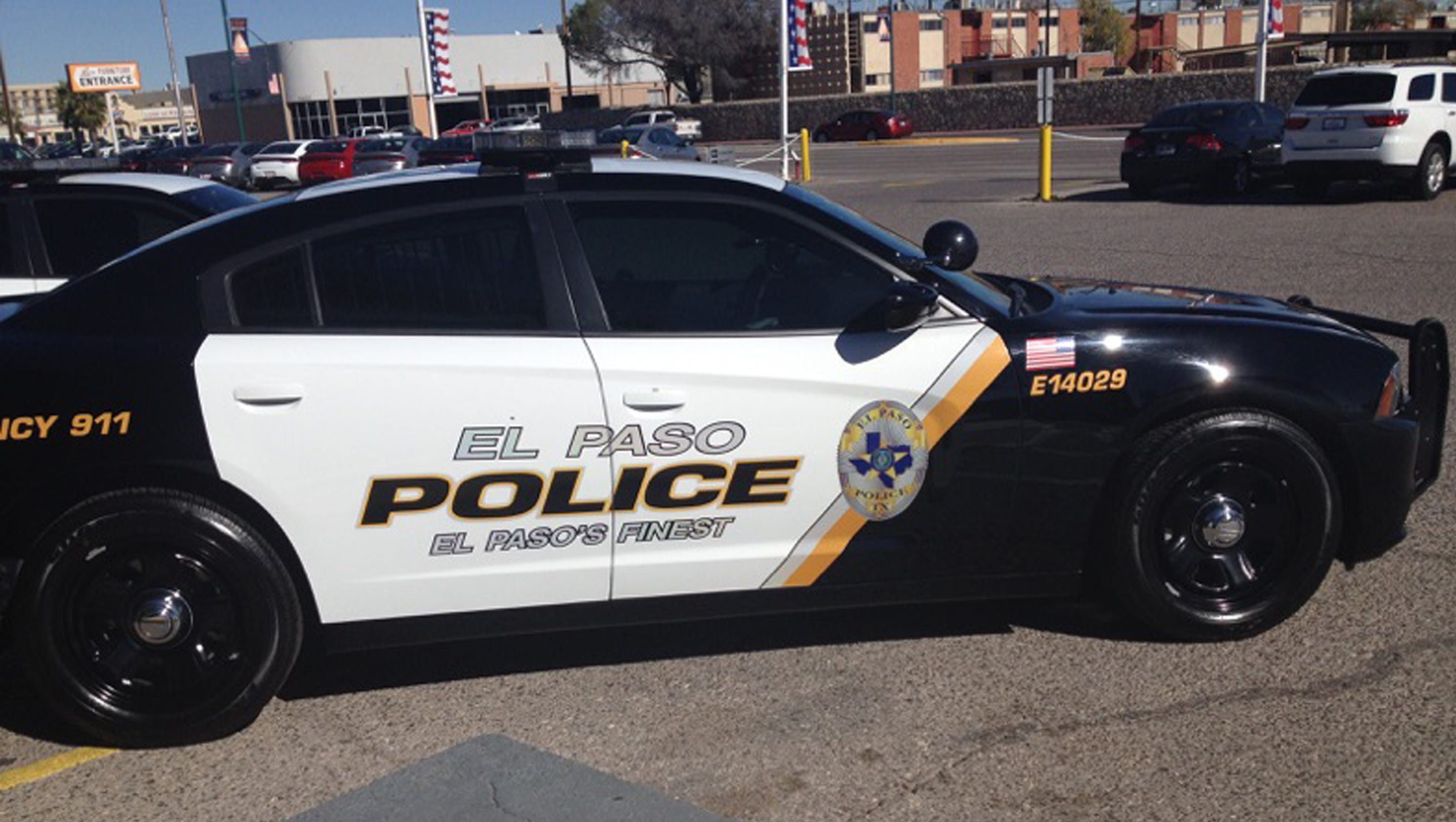 El Paso Police Ask Victims In Fight Outside Bar To Come Forward   635822532749853982 20141124 115802 1125 EPT L POLICECARS AC 