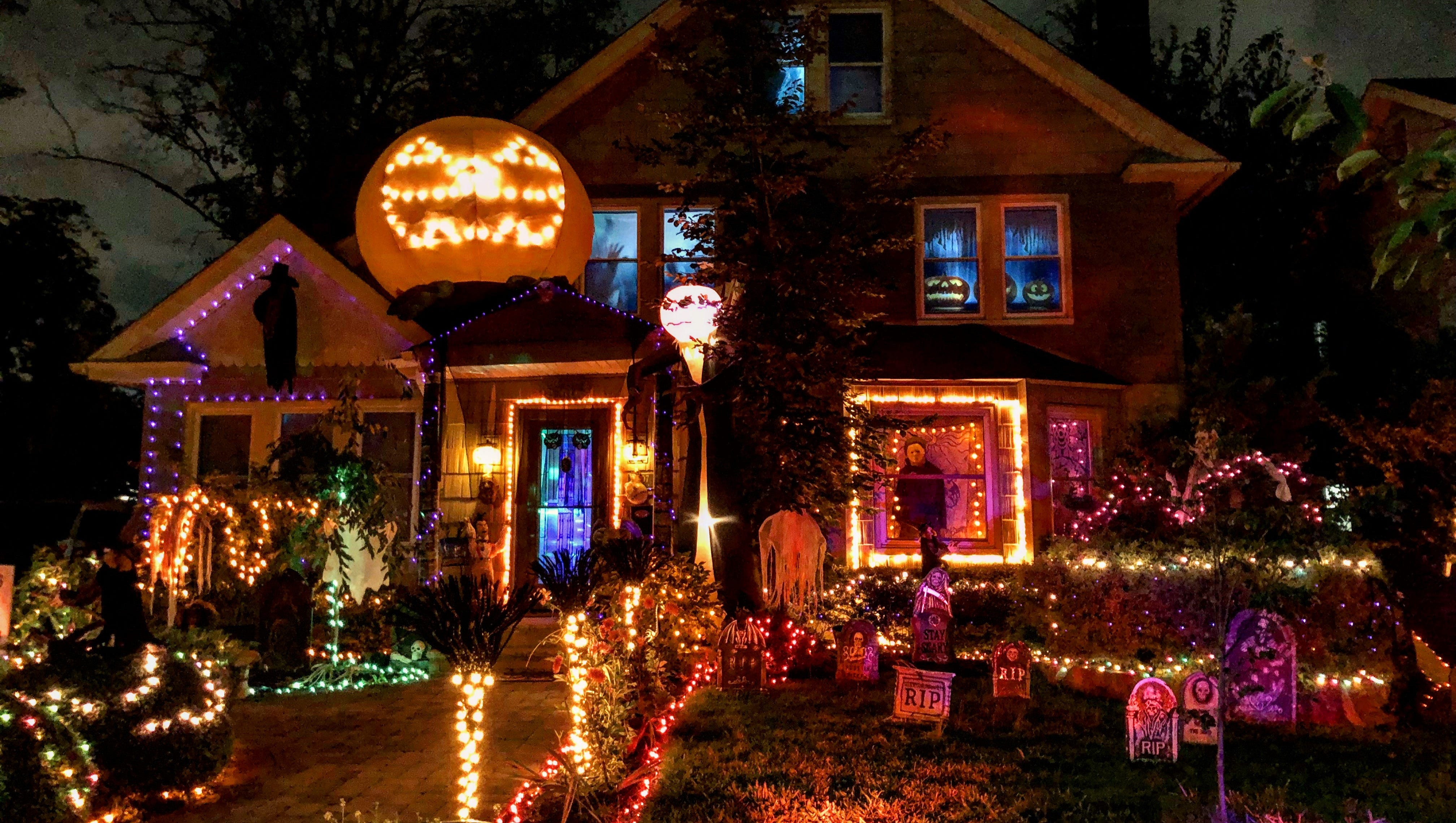 houses decorated for halloween        
        <figure class=