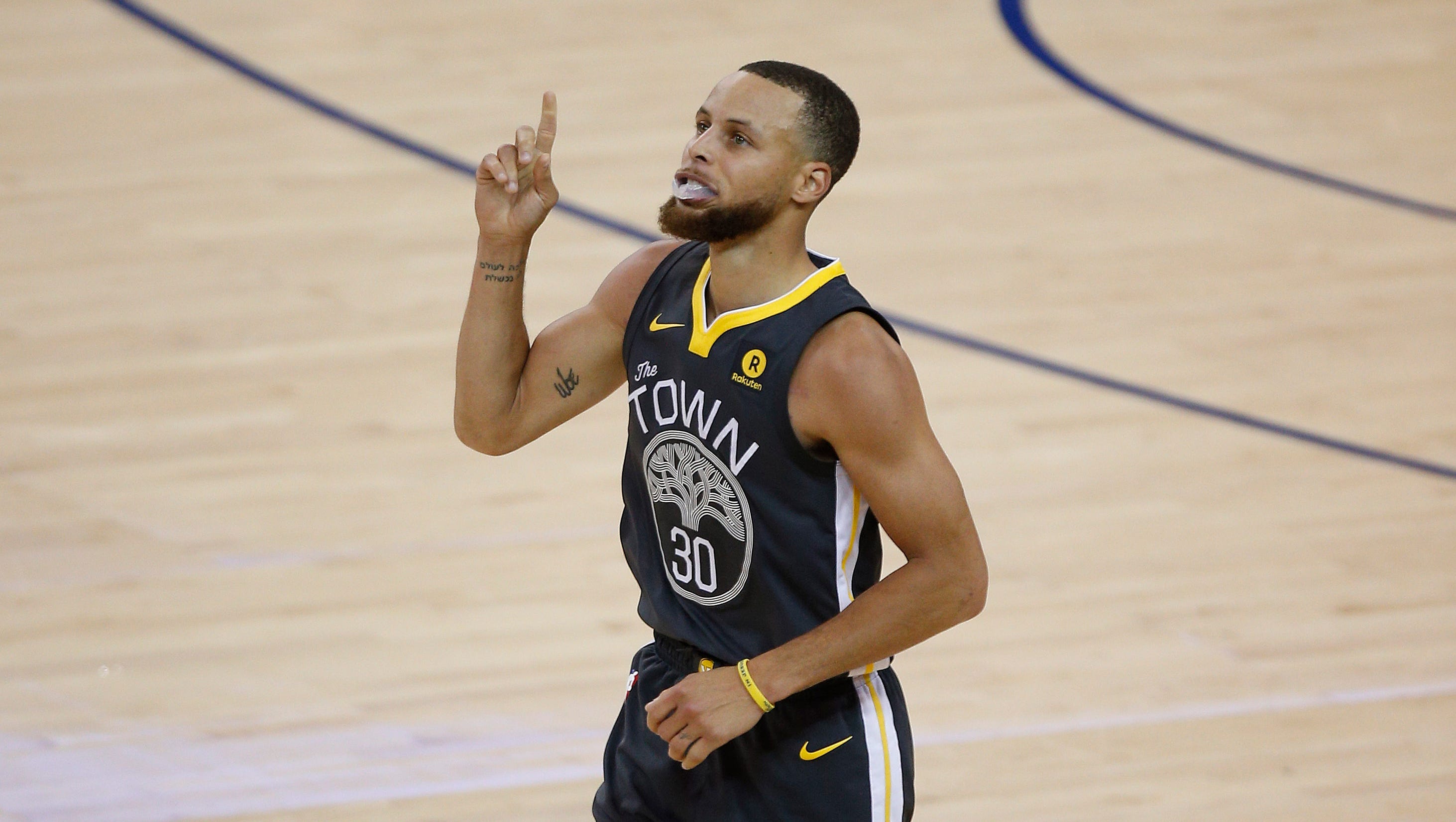 Steph Curry sets Finals threepoint record as Warriors take 20 lead