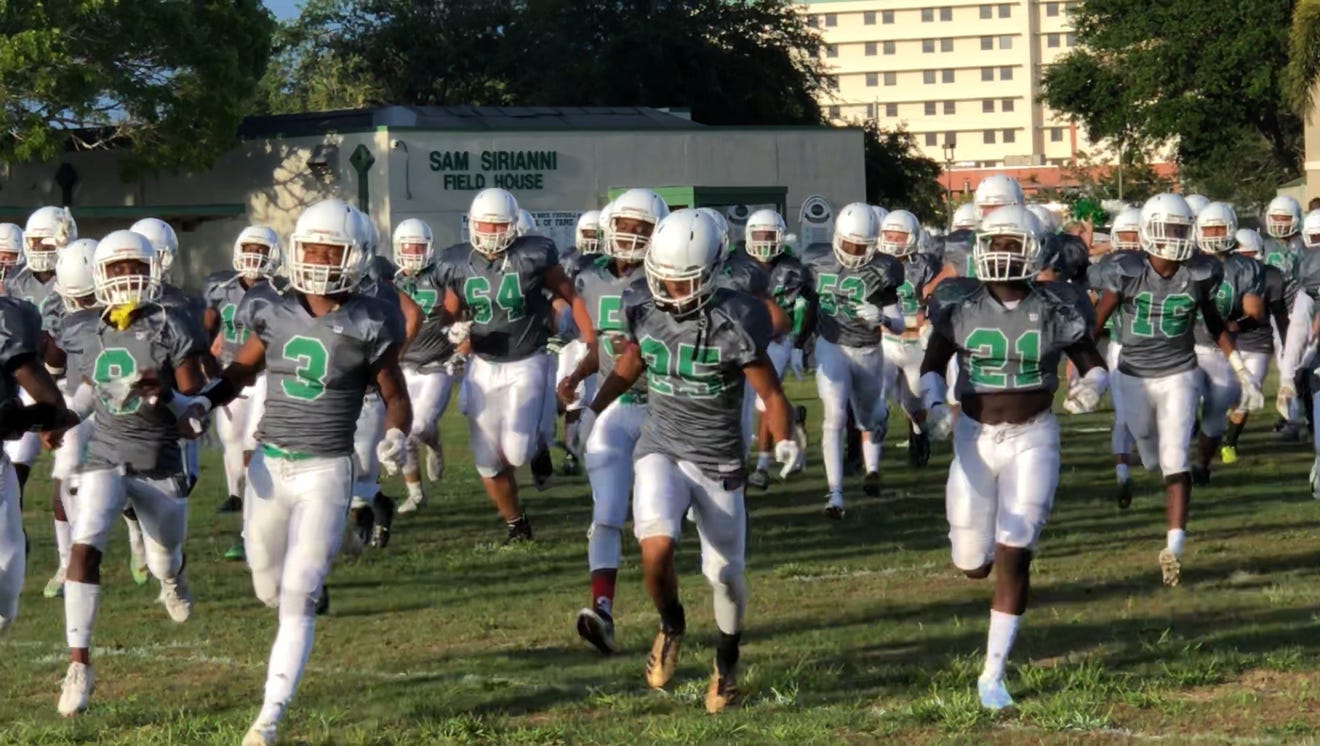 Fort Myers High Green Wave finds home on Fox Sports Radio