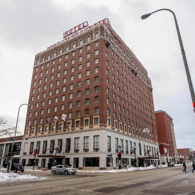 The Marriott Pere Marquette and Courtyard by Marriott hotel complex in Downtown Peoria.