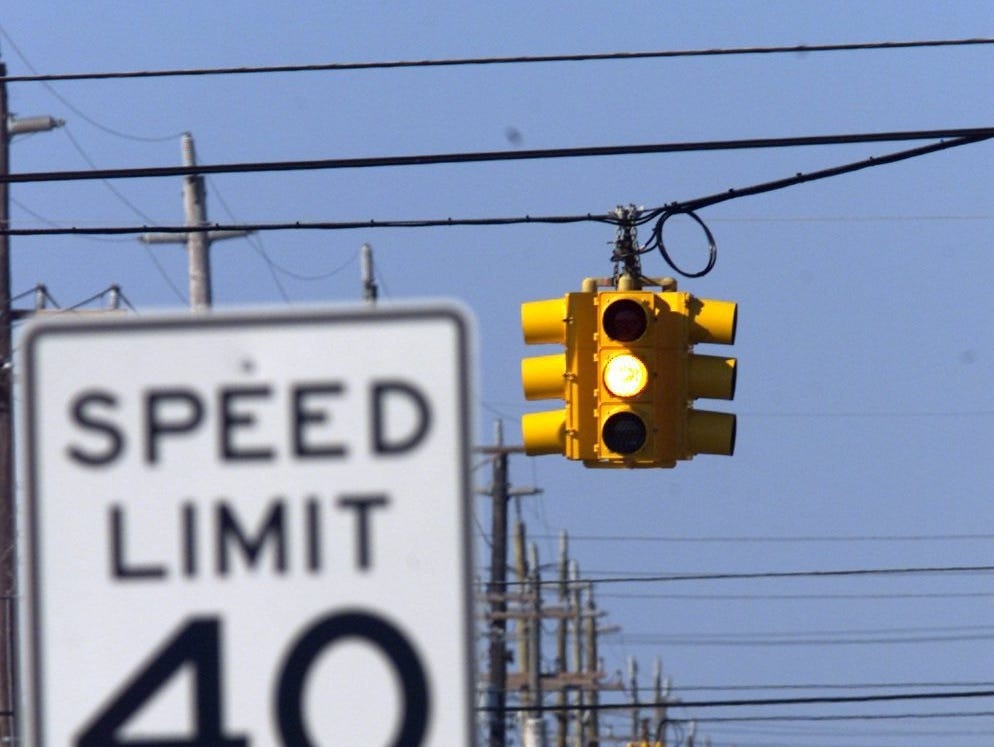 traffic lights flashing