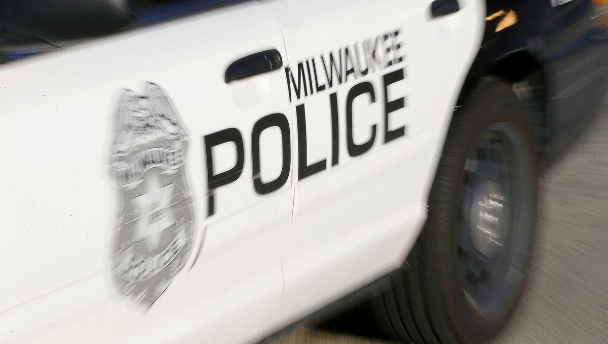 Motorcyclist dies in high-speed crash in Milwaukee, police say