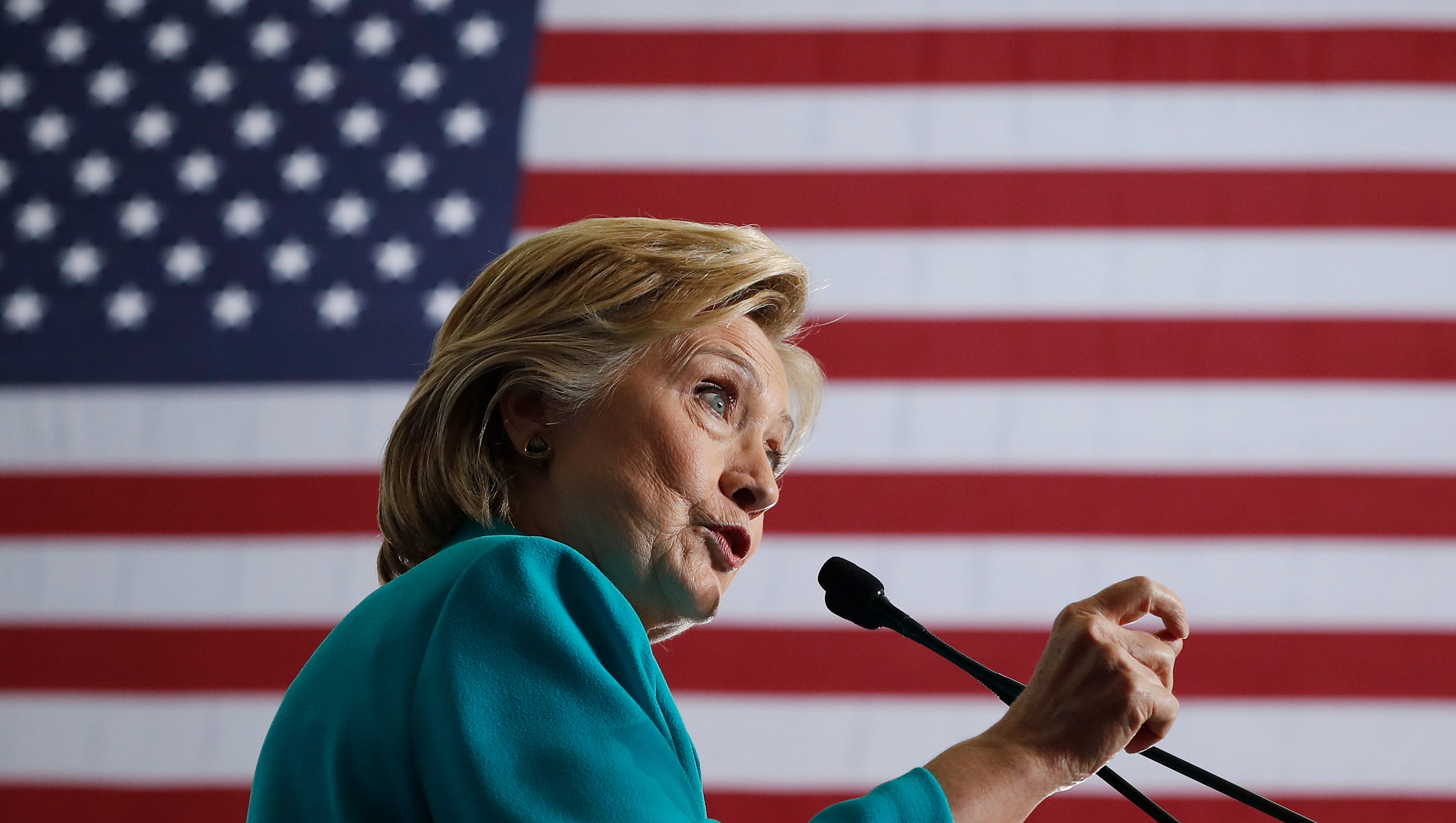 On Honesty Issues Hillary Clinton Fights Own Missteps Gender Stereotypes