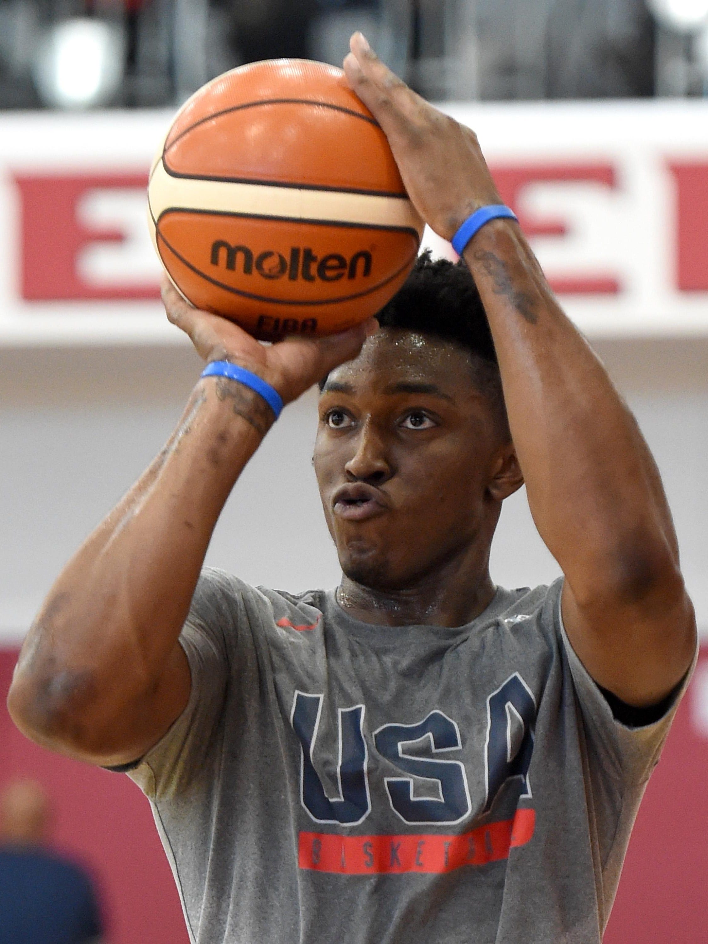 Pistons Stanley Johnson Shares Special Bond With Tnt S Kenny Smith