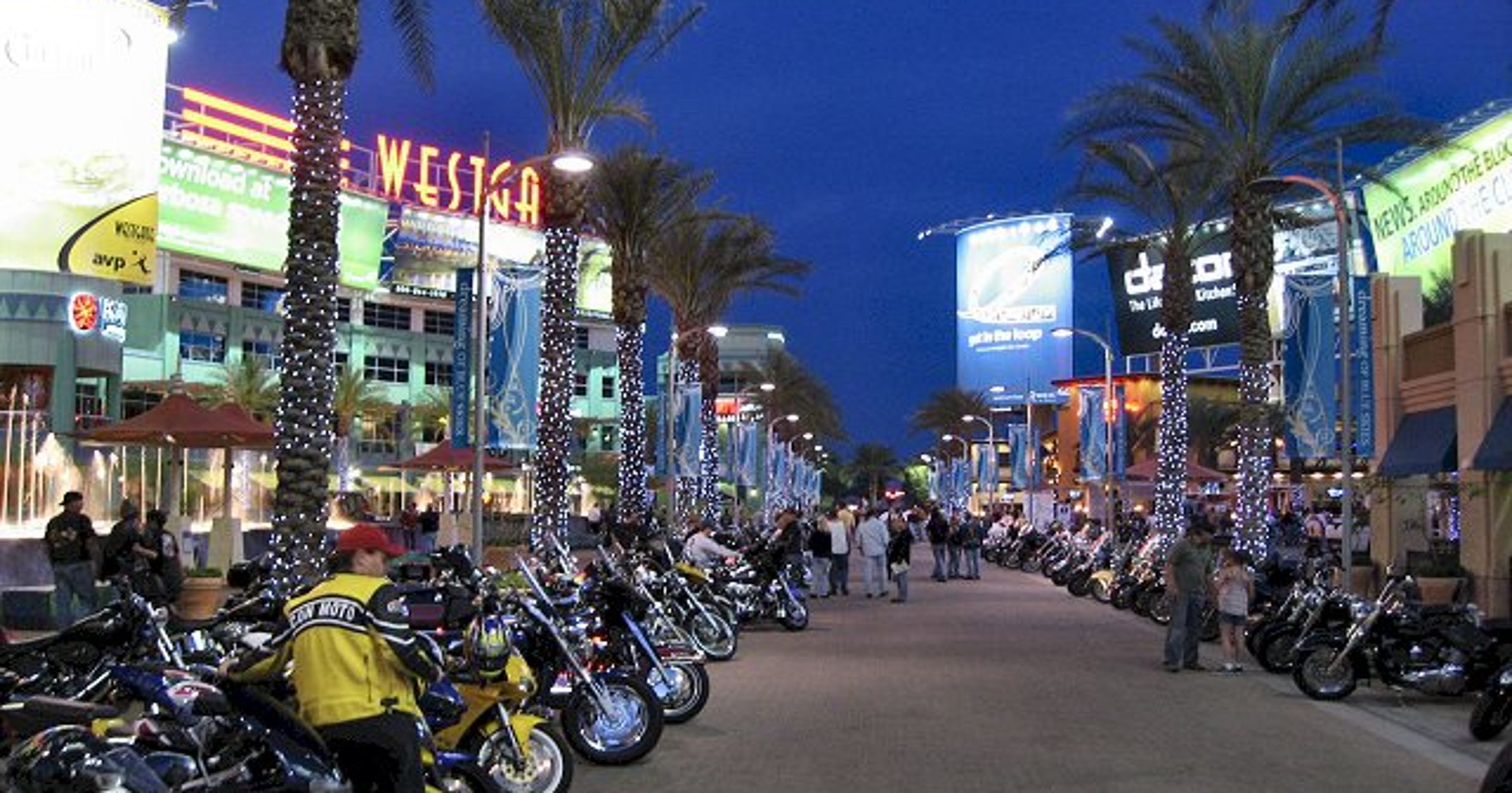 Westgate Bike Night in Glendale