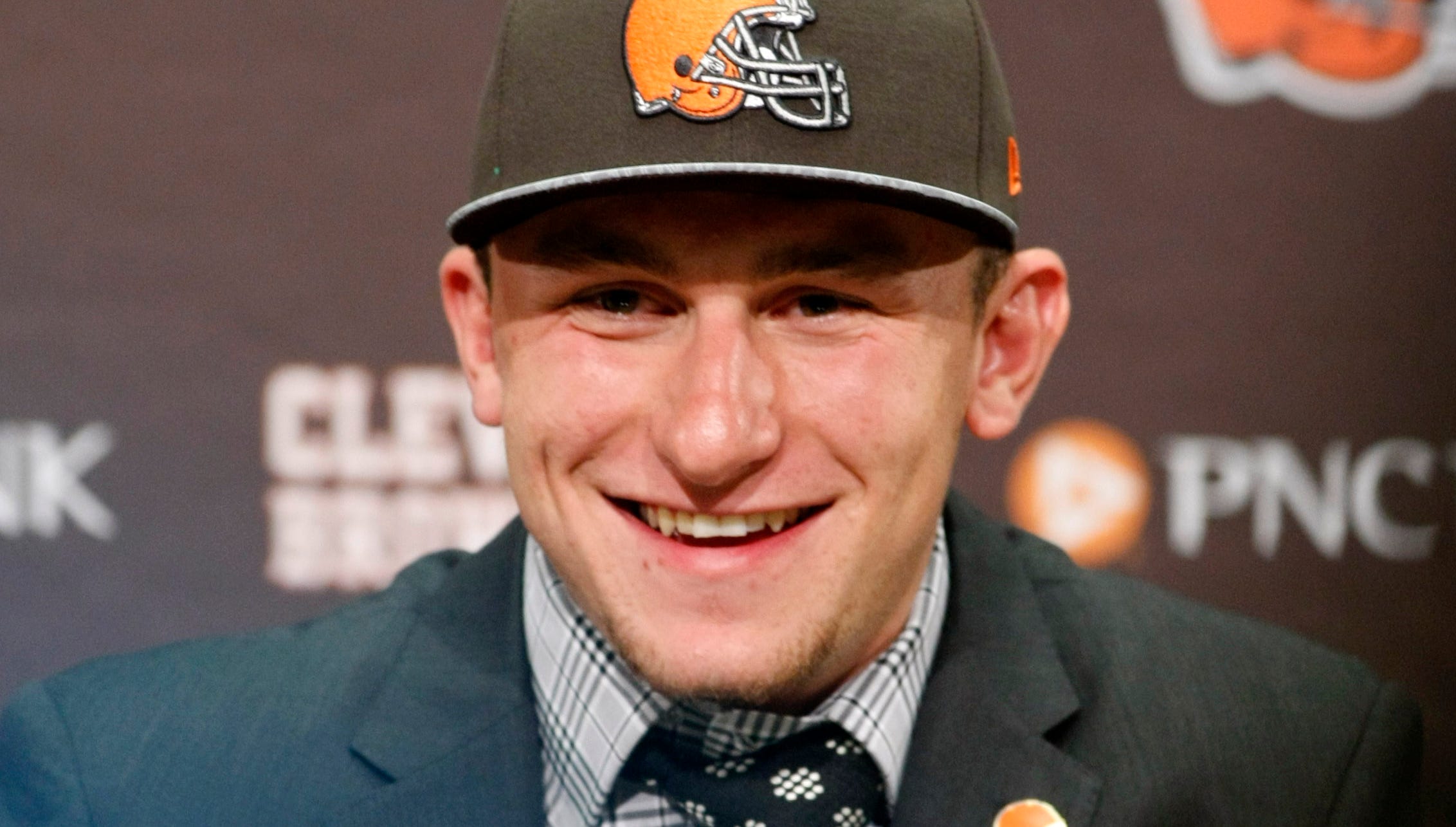 Johnny Manziel Mania Sweeps Through Cleveland