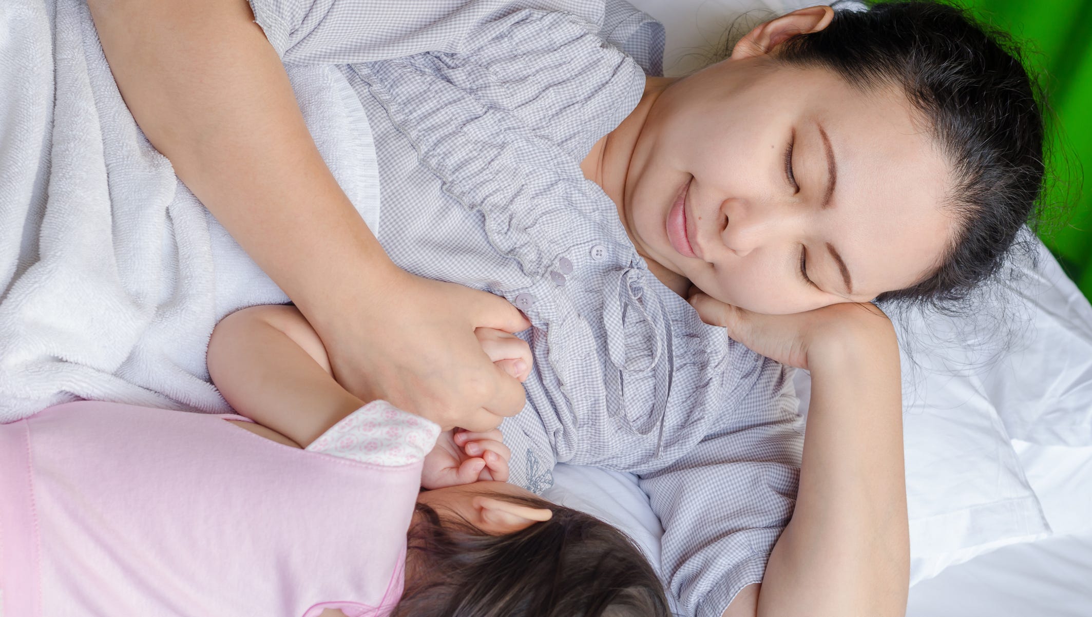 co sleeping and nursing