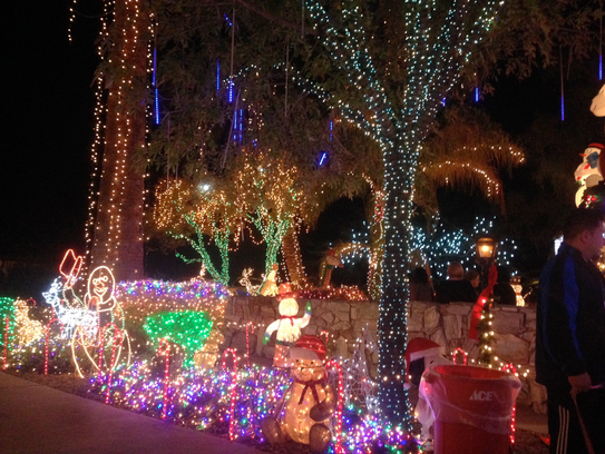 Famed 'Arcadia Christmas House' lights go dark after Phoenix pushback