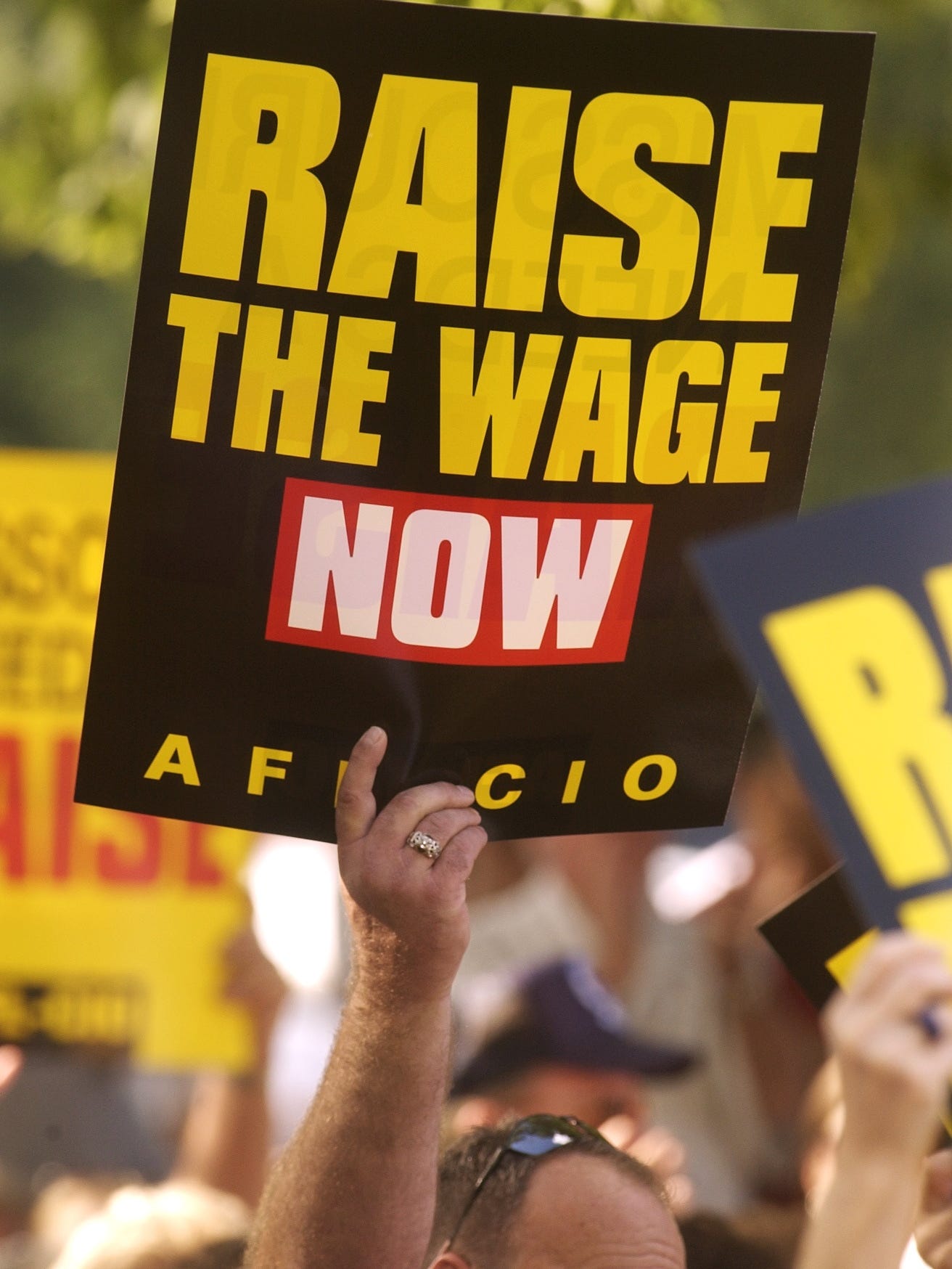 Springfield Businesses Back $12 Minimum Wage In Missouri