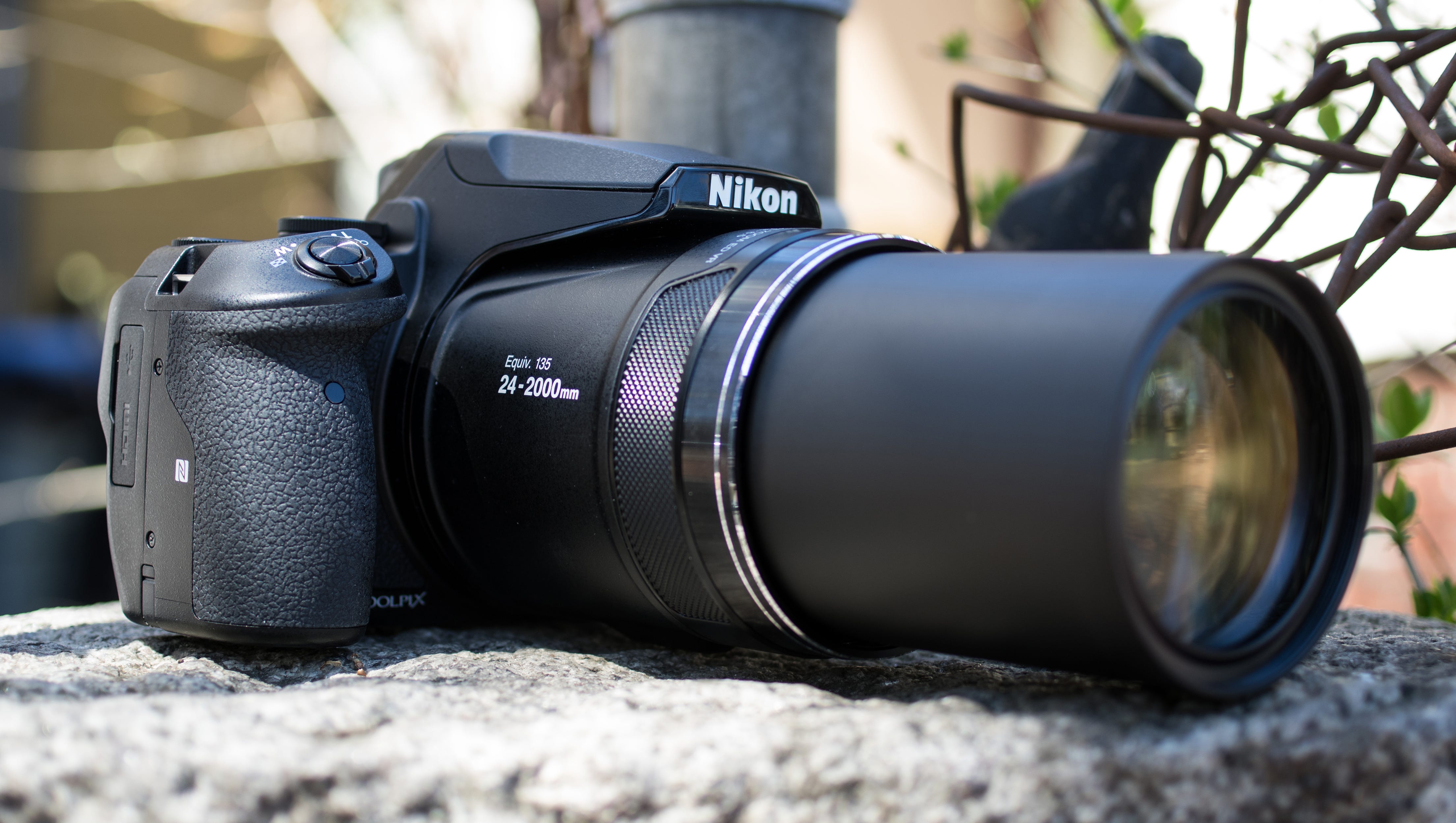 sla In werkelijkheid Stoutmoedig Top Nikon superzoom has an insane 83x zoom lens