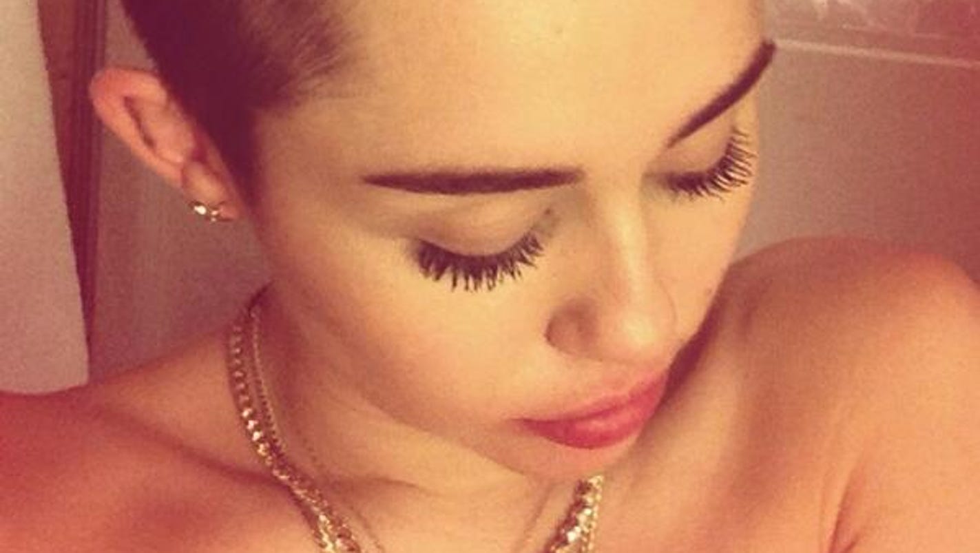 Miley Cyrus Shares Shower Selfie 5591