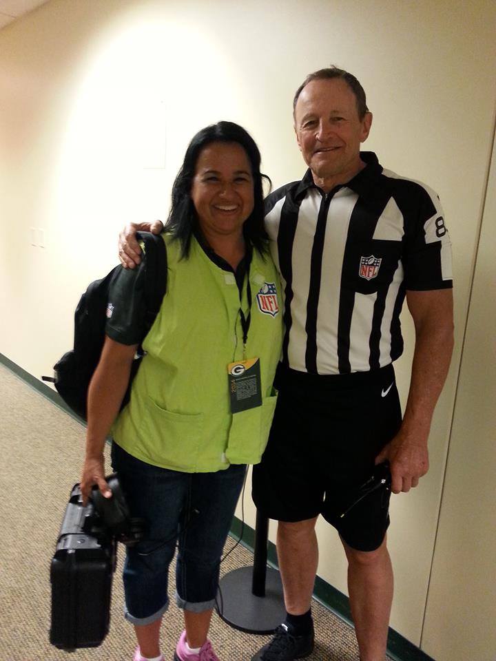 Retiring NFL Ref Ed Hochuli, De Pere Woman Hit It Off At Lambeau Field