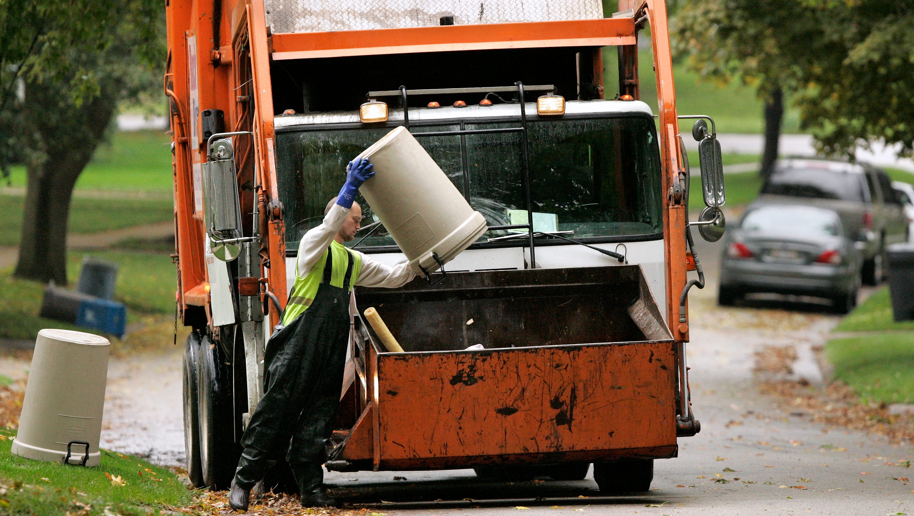 Rockford area garbage hauler to reduce cost of new yard waste fee