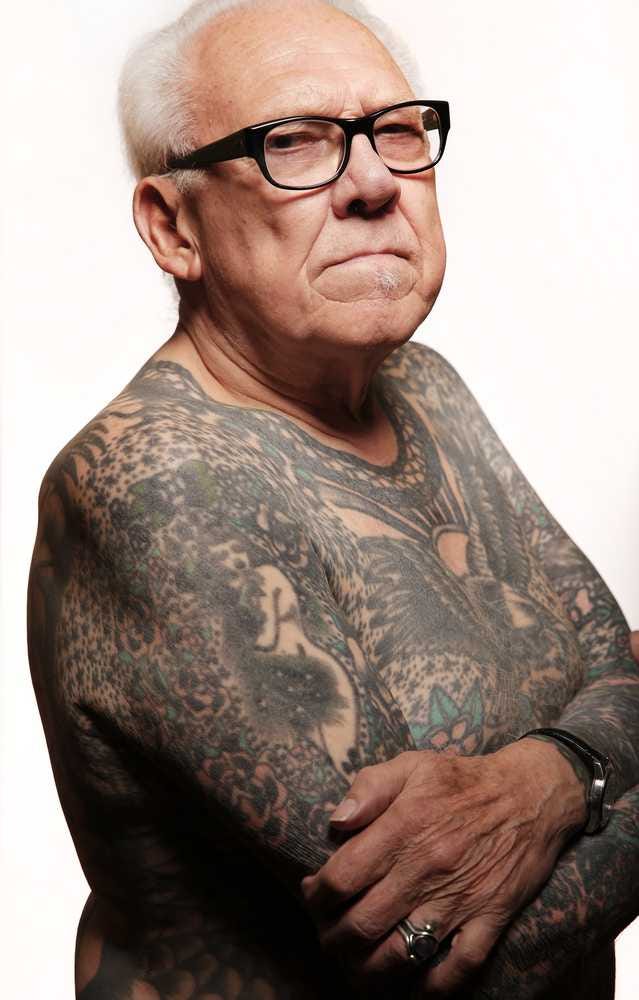 Premium Photo  Detailed portrait a old man close up with face tattoos 90s  analog photography style ai generate