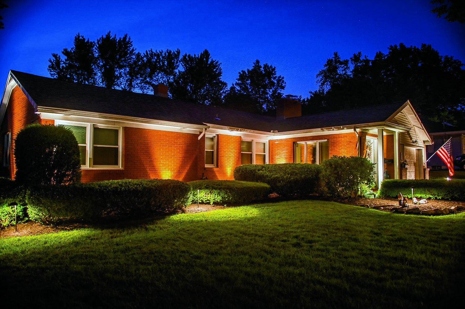 ranch house landscape lighting