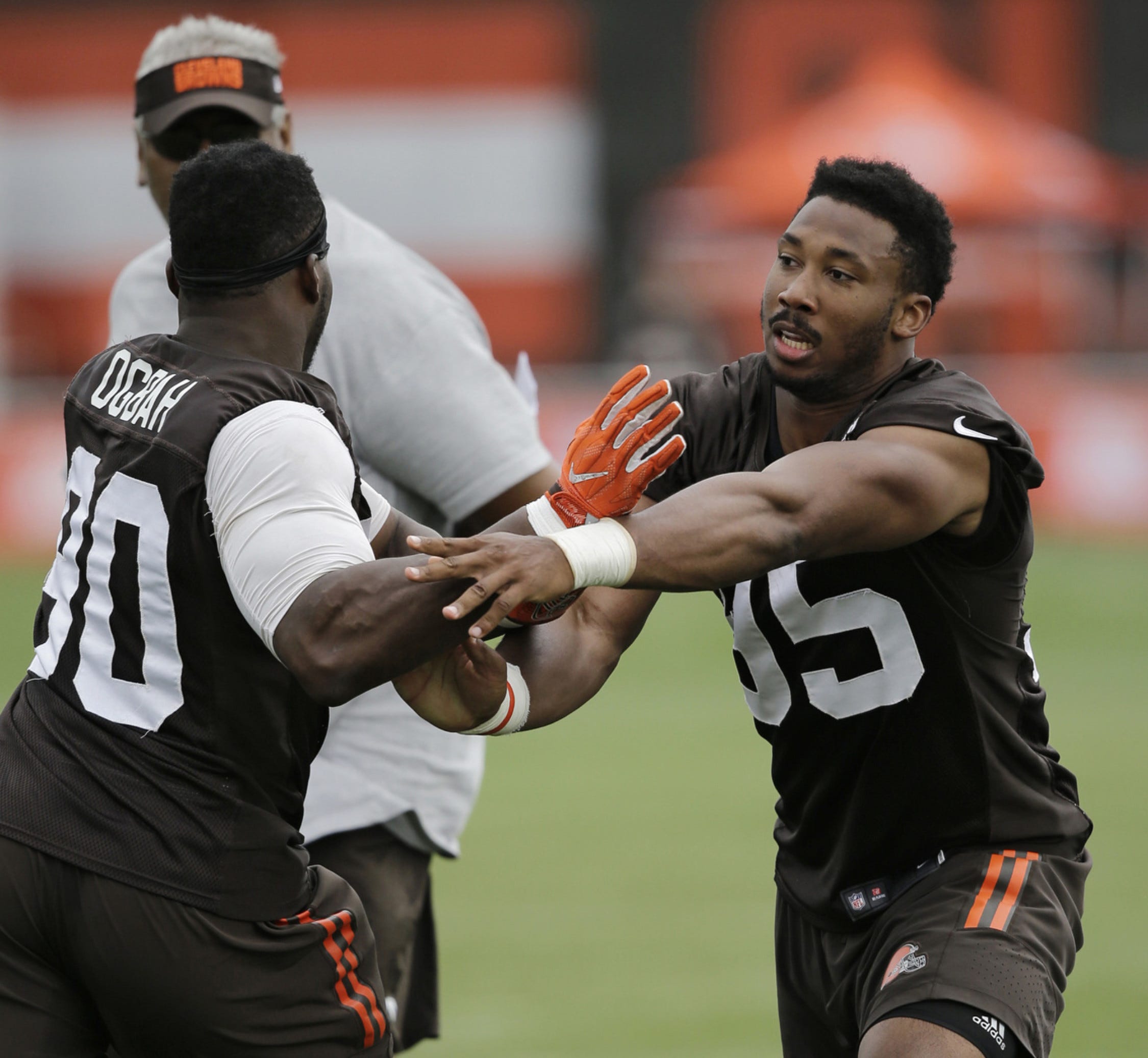 Browns Rookie Myles Garrett Determined To Build Relationship With Bruce ...