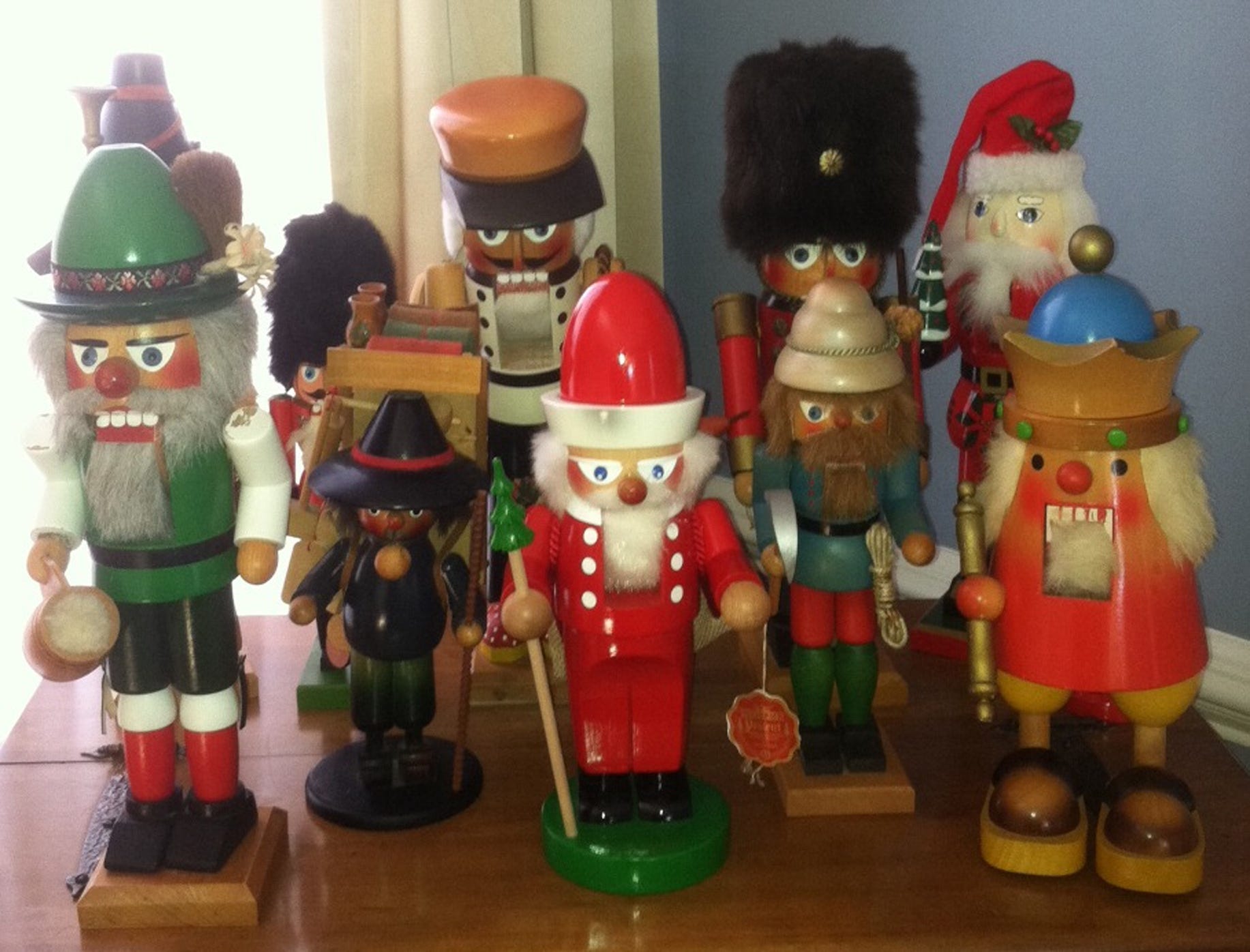 italian santa nutcracker