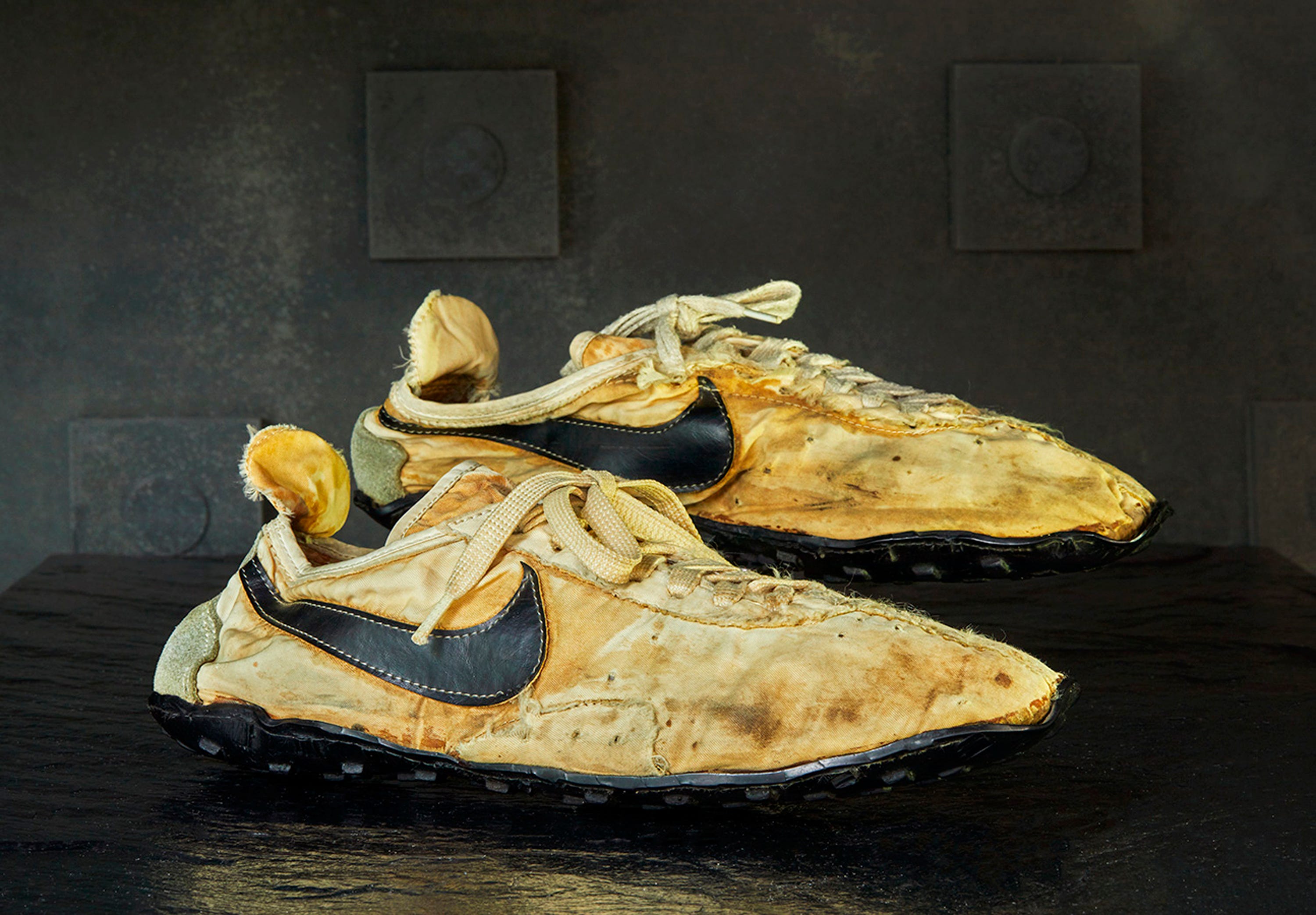 Snel uitspraak vervorming Vintage pair of Nike track shoes that's on display in Eugene sold for $50K