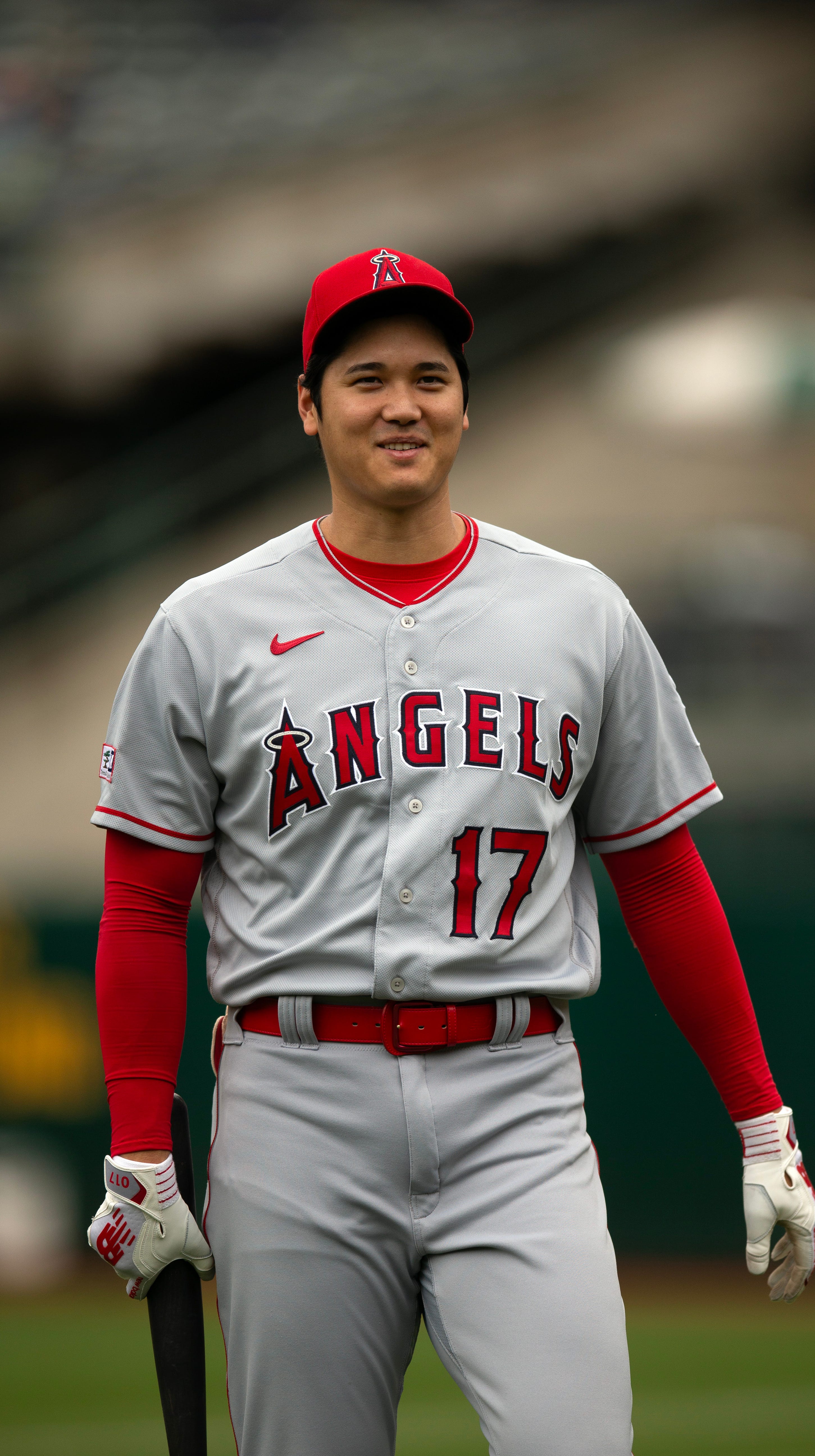 Say cheese: Ohtani body double finds way into Angels' team photo