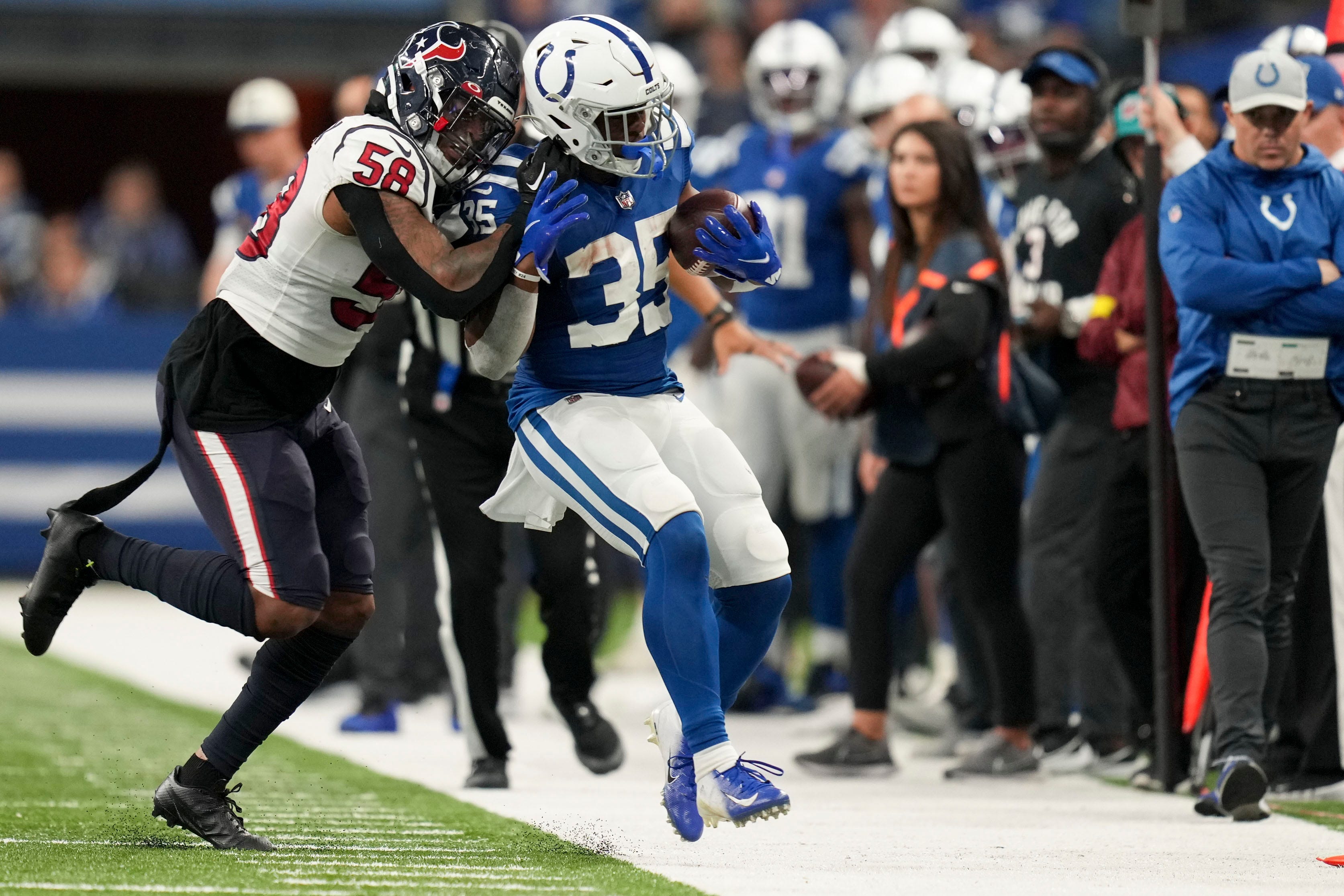 Tanner Hudson of the New York Giants is tackled by Jonathan Owens