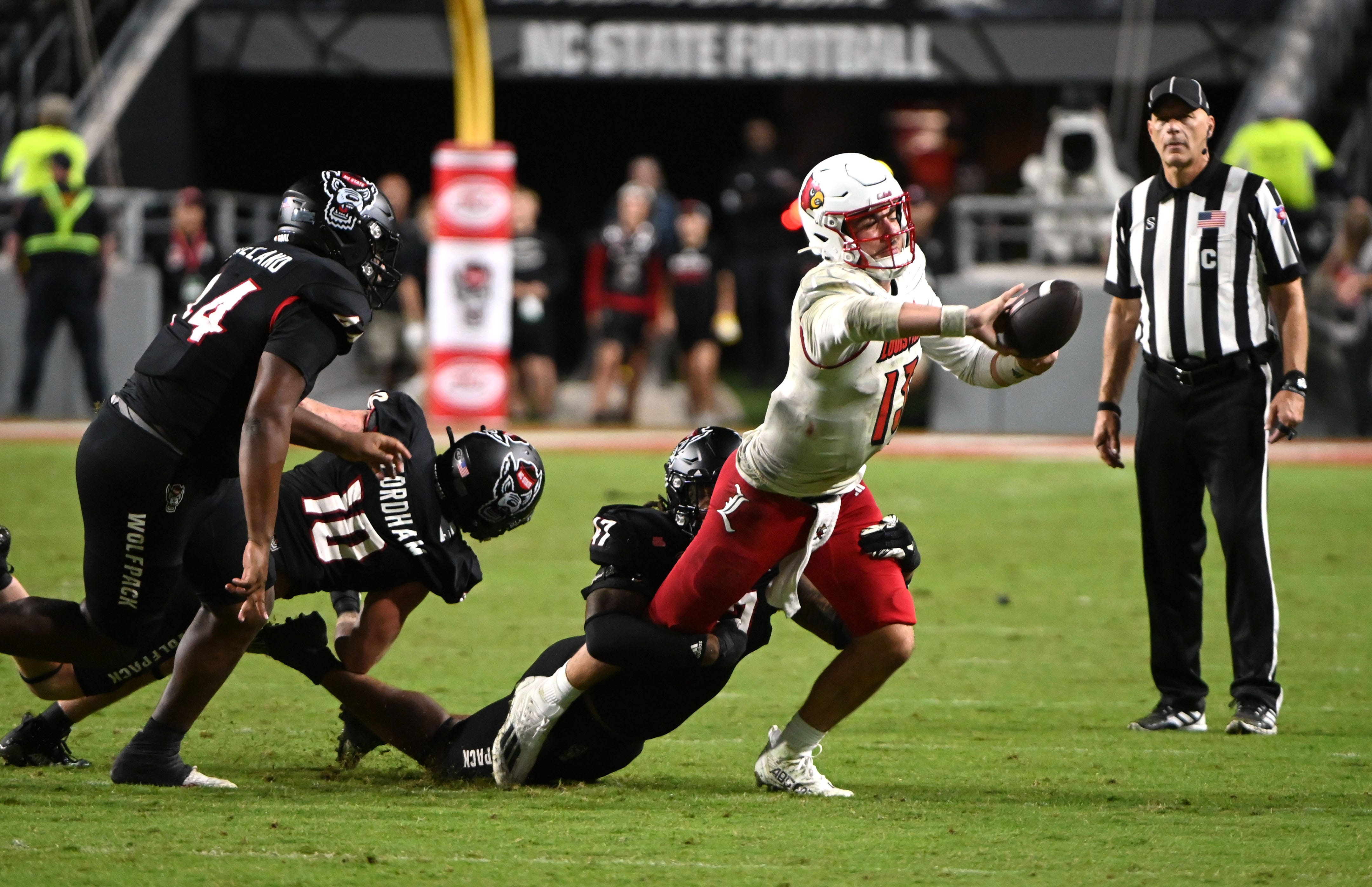 No. 25 Louisville beats No. 10 Notre Dame 33-20, with Jawhar