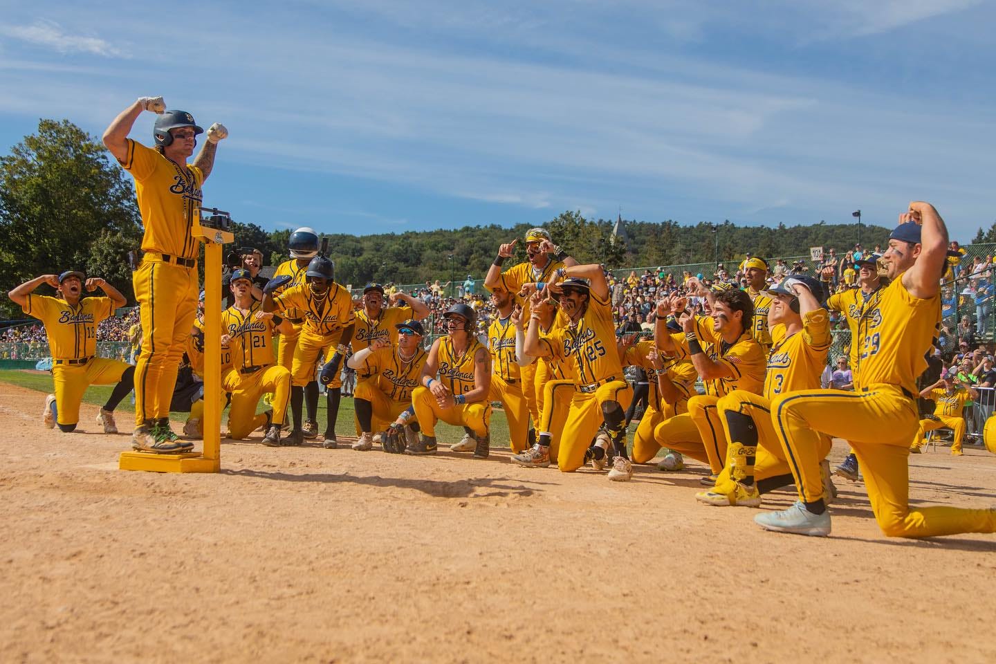 Savannah Bananas Arrive Au Citizens Bank Park Philadelphie En 2024   71082019007 Bananas 01 