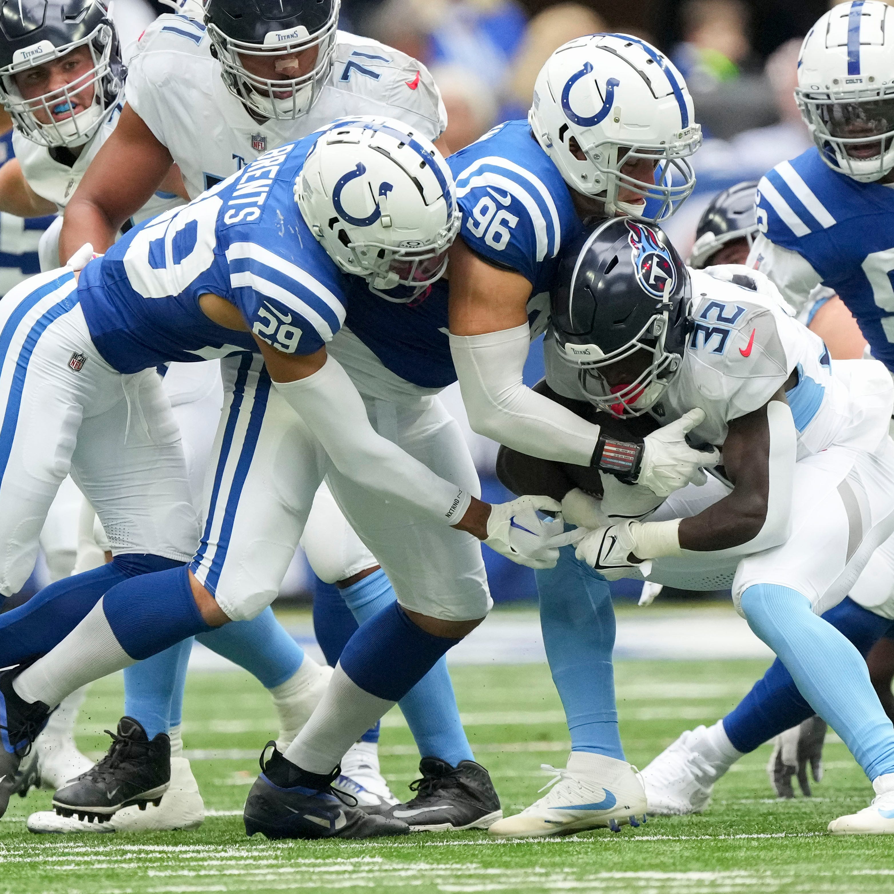 Houston, TX, USA. 30th Oct, 2022. Tennessee Titans linebacker Monty Rice  (56) during a game between