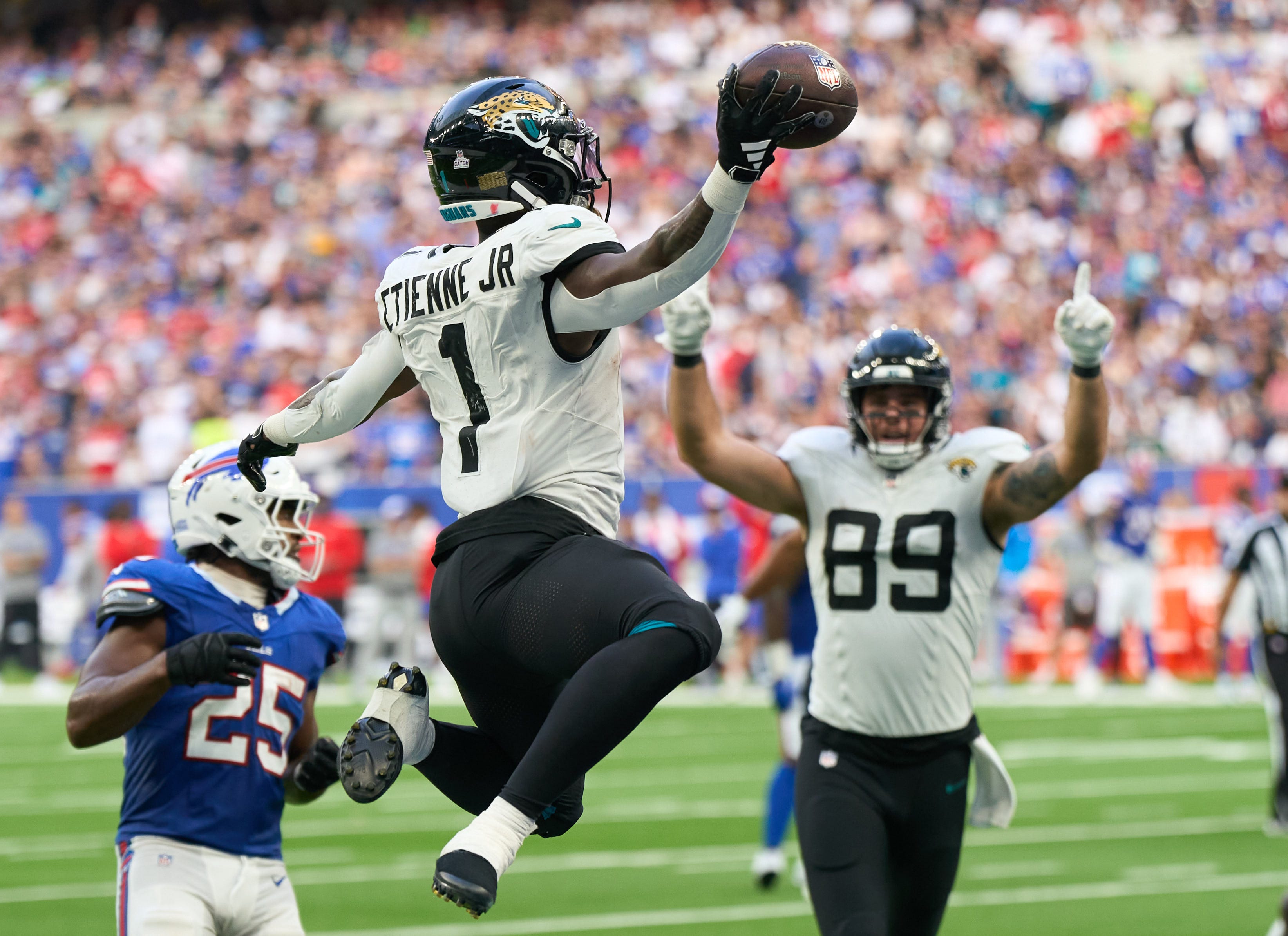 November 22, 2020 - Jacksonville, FL, U.S: Pittsburgh Steelers nose tackle  Tyson Alualu (94) during 1st half NFL football game between the Pittsburgh  Steelers and the Jacksonville Jaguars at TIAA Bank Field