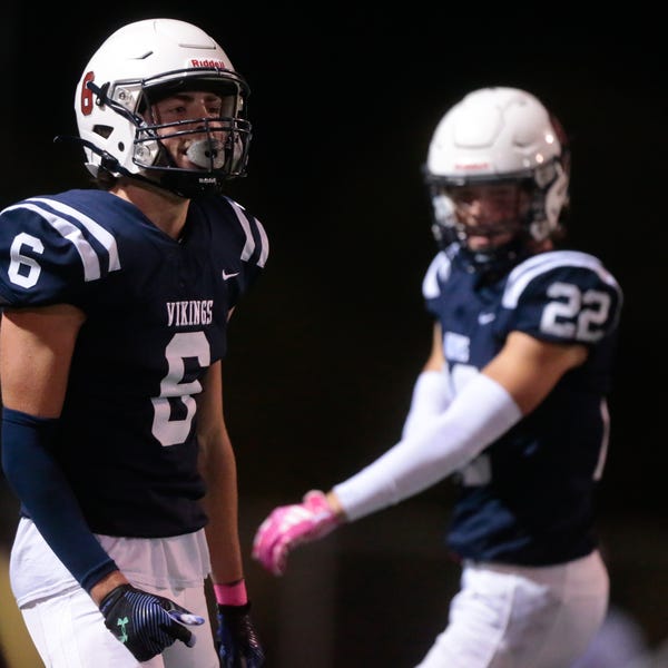 Seaman senior wide receiver Callen Barta (6) celebrates a touchdown in the first quarter of Friday's game against Piper.