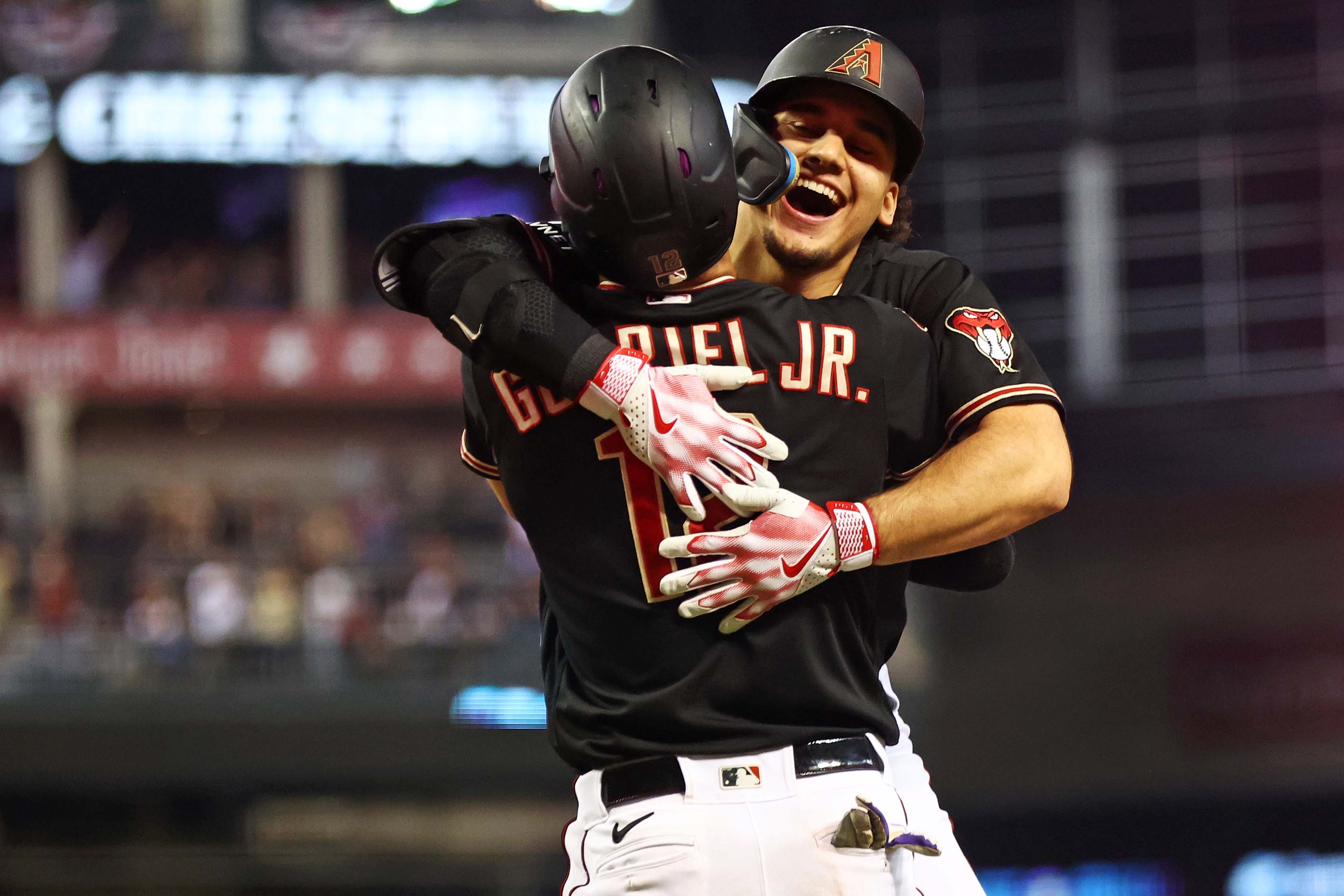 Climate controlled: Chase Field's roof closed for Game 4 of NLCS with  102-degree weather outside