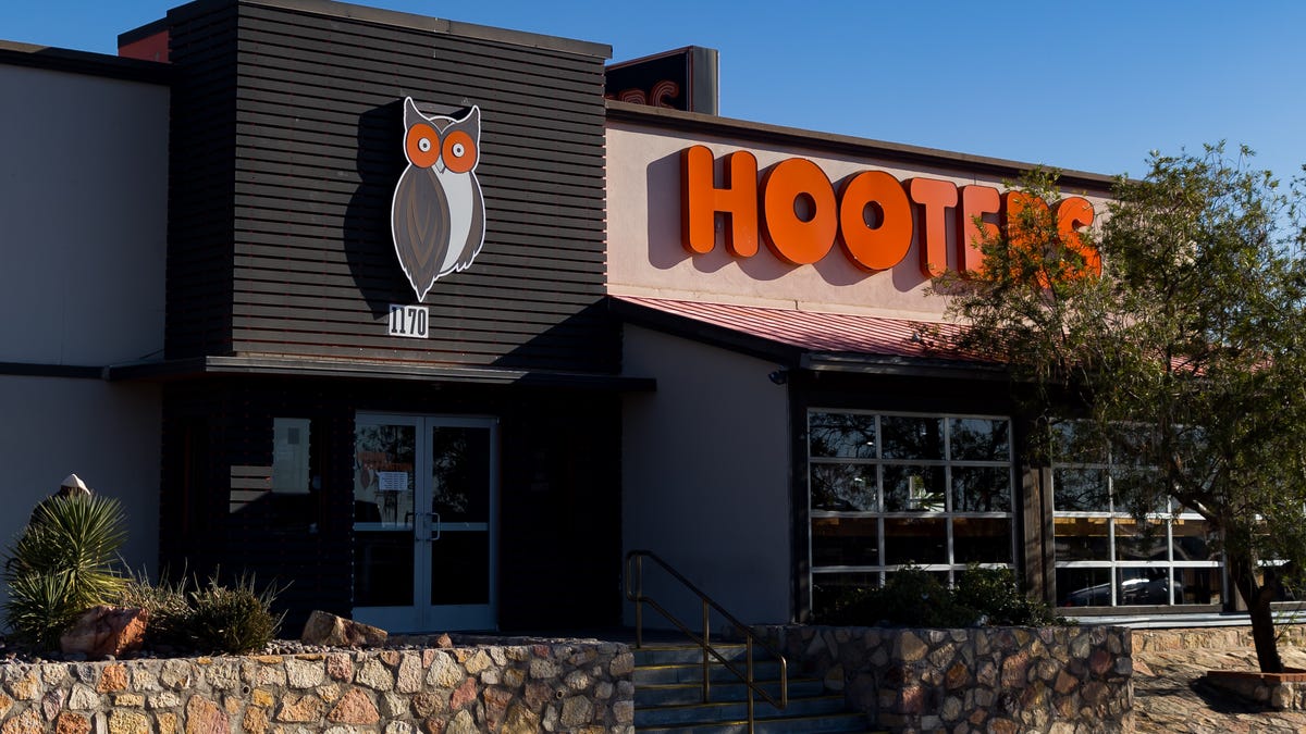 Sorry, Hooters fans! Locations are closing; 2 restaurants near Louisville among dozens closed