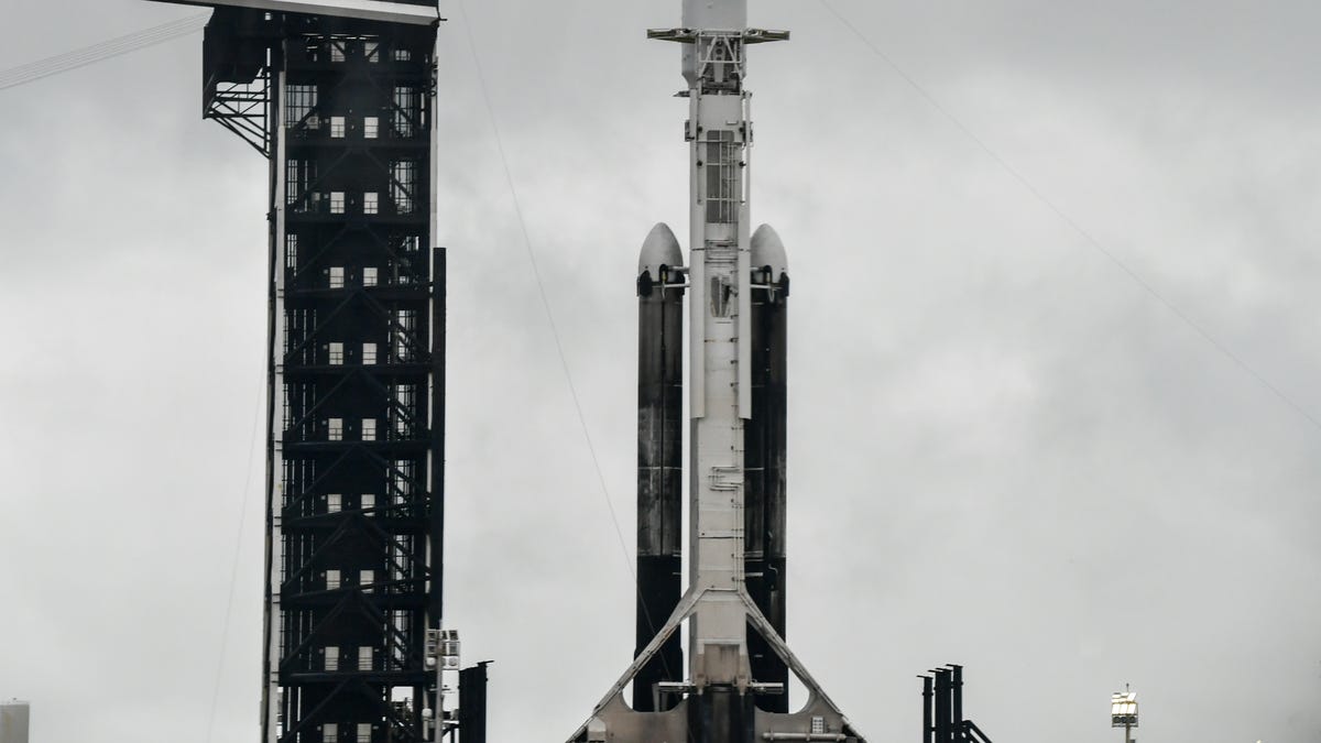 SpaceX Falcon HeavyがNOAA衛星を打ち上げる