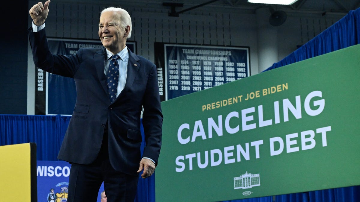 Madison, Wisconsin |   President Joe Biden gestures a thumbs up after speaking about student loan debt relief at Madison Area Technical College in Madison, Wisconsin on April 8, 2024.