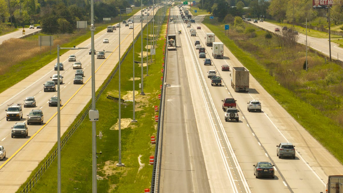 Tests for “Smart Road” pilot project underway on I-94 in the Detroit metropolitan area