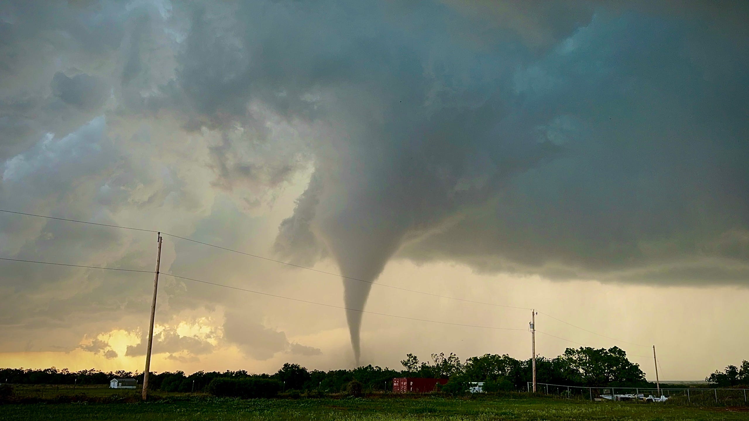 https://eu.usatoday.com/story/news/nation/2024/05/20/tornado-tourism-storm-chasing-tours/73687994007/