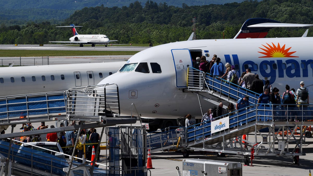 Read more about the article Asheville Airport records busiest day and gets fourth TSA lane