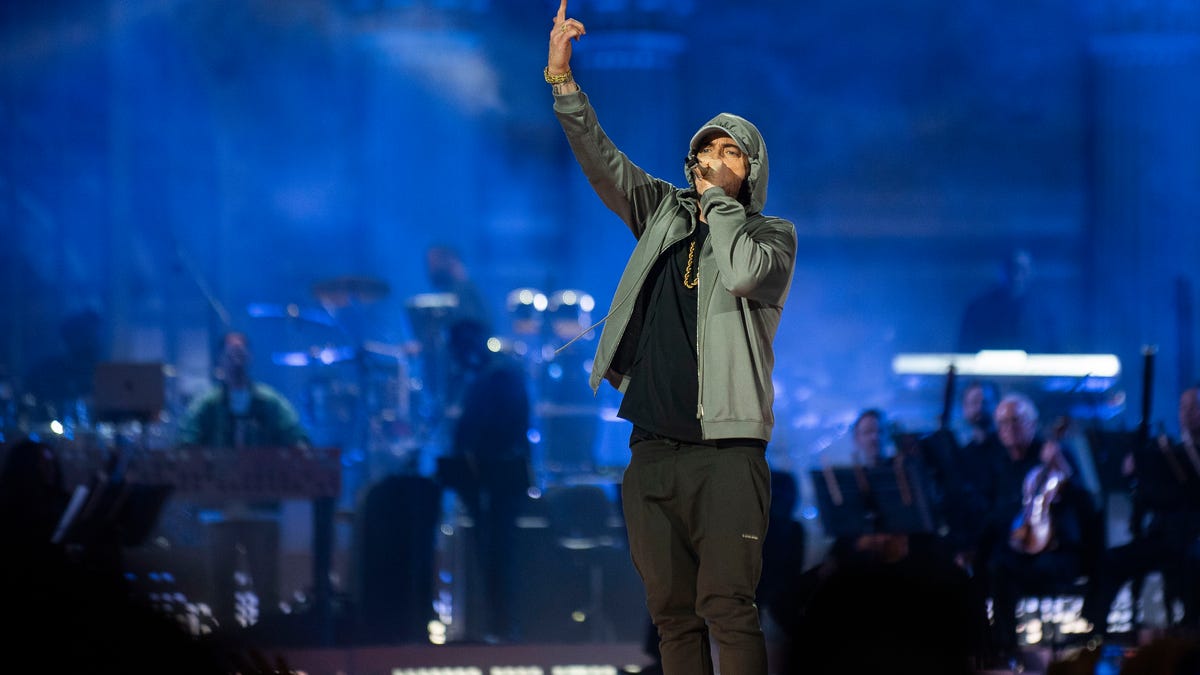 Eminem aims for No. 1, which would end Taylor Swift’s chart reign