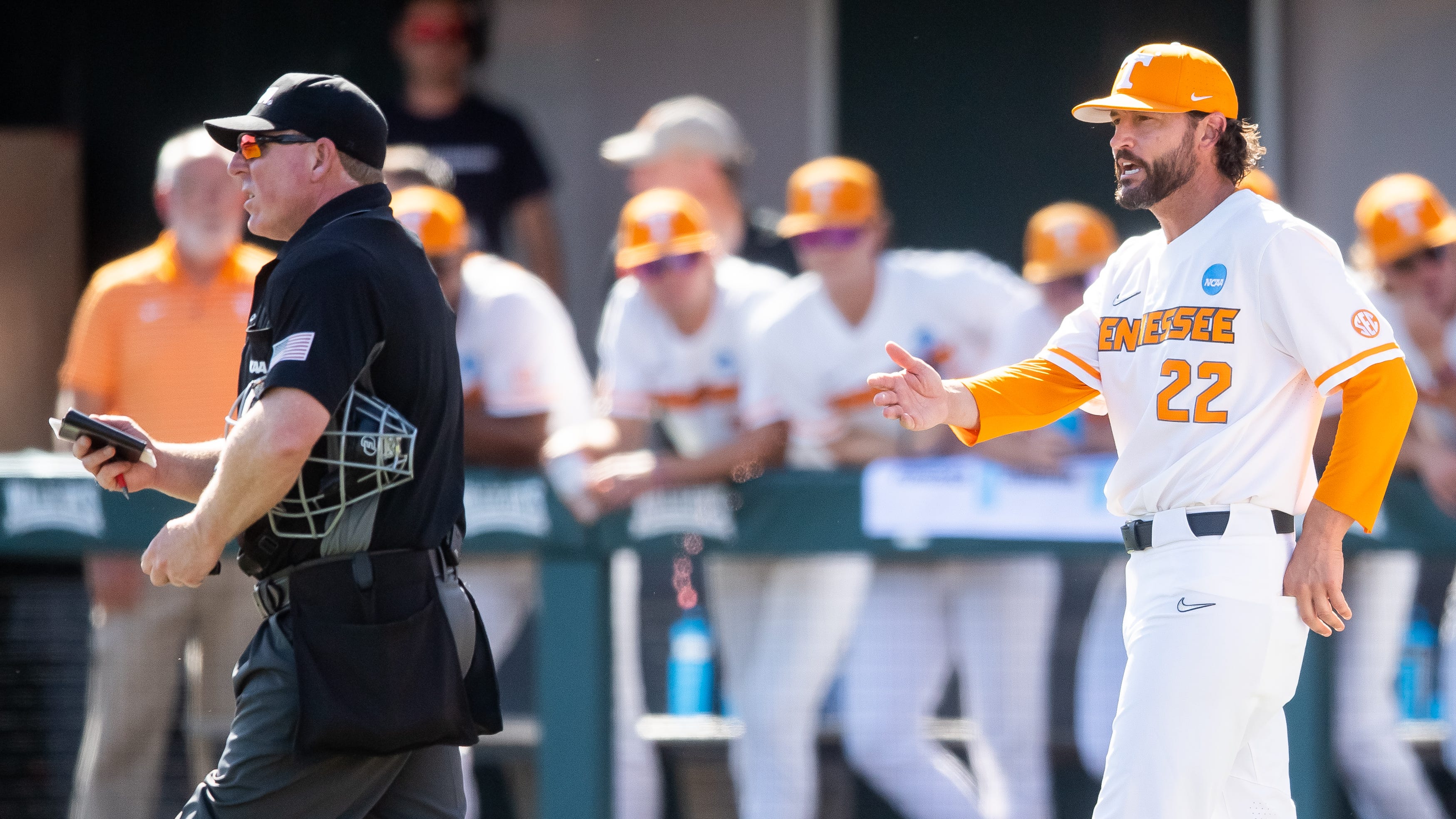 What is Tony Vitello's record in elimination games with Tennessee baseball?