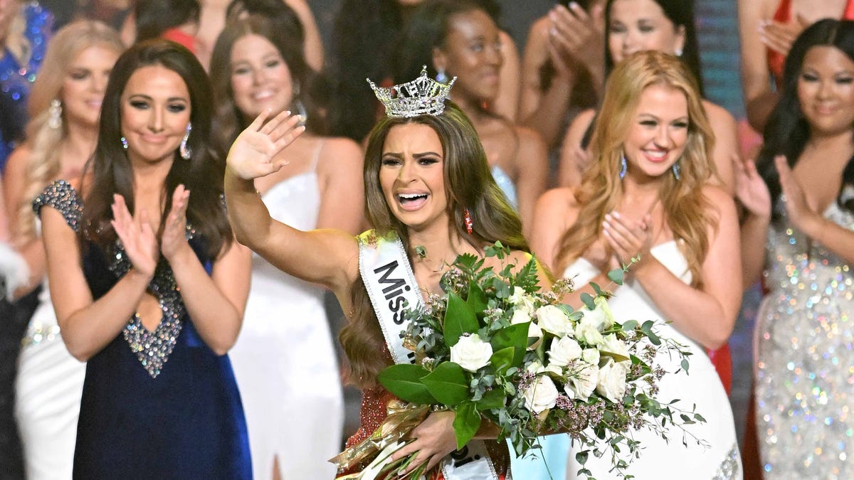 Miss Mississippi 2024: Becky Williams takes crown during final competition