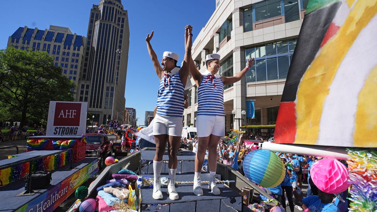 Read more about the article Columbus couple marries on a Love Boat at Stonewall Pride March