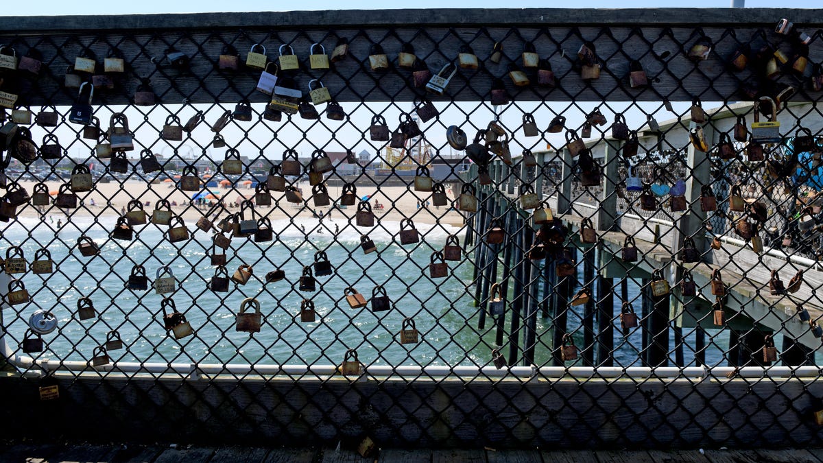 Love locks fall from Ocean City Fishing Pier and cause discontent