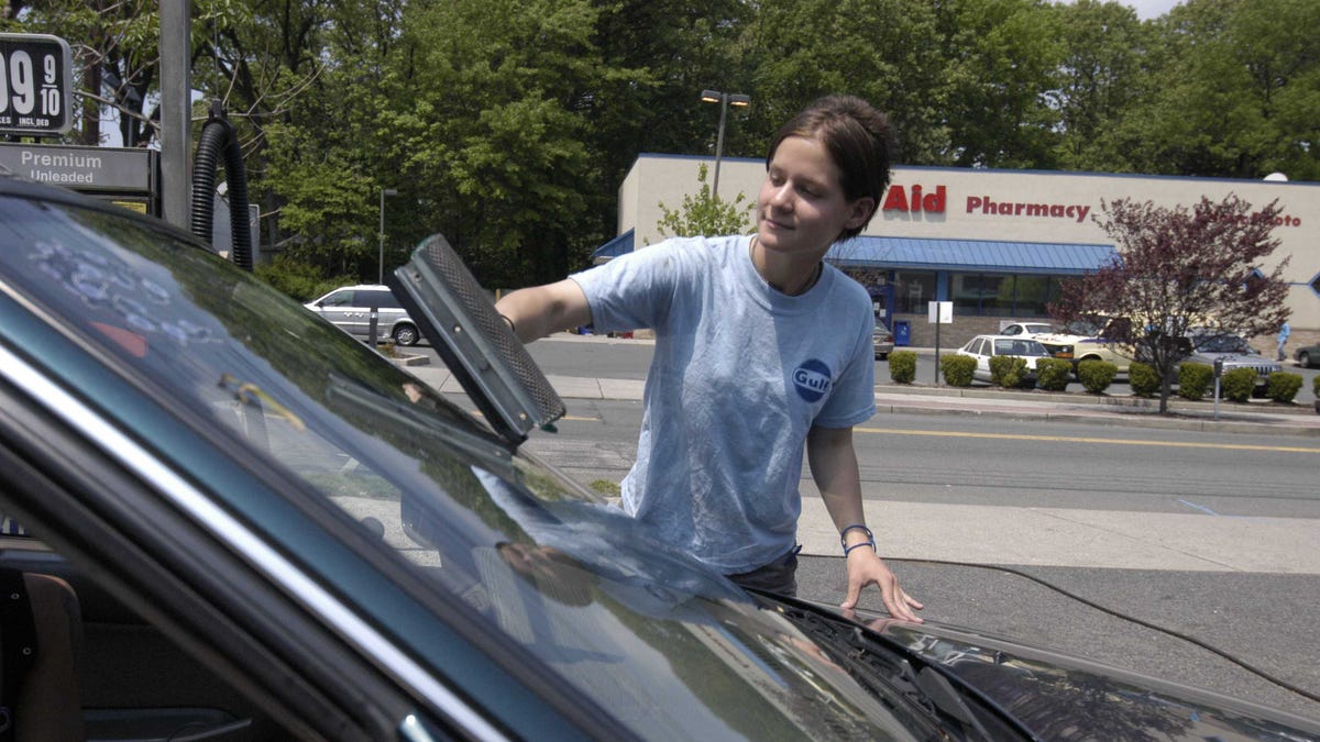 Read more about the article How to remove fog from your windshield on hot, humid summer days