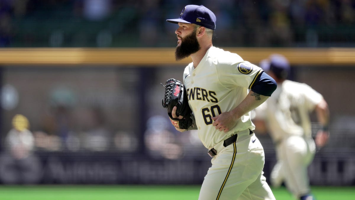 Read more about the article Dallas Keuchel’s Brewers debut with mixed results