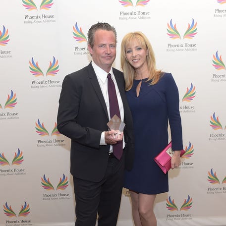 BEVERLY HILLS, CA - JUNE 15: Actor Matthew Perry and actress Lisa Kudrow attend Phoenix House's 12th Annual Triumph For Teens Awards Gala at the Montage Beverly Hills on June 15, 2015 in Beverly Hills, California. (Photo by Jason Kempin/Getty Images) ORG XMIT: 559631139 ORIG FILE ID: 477289320