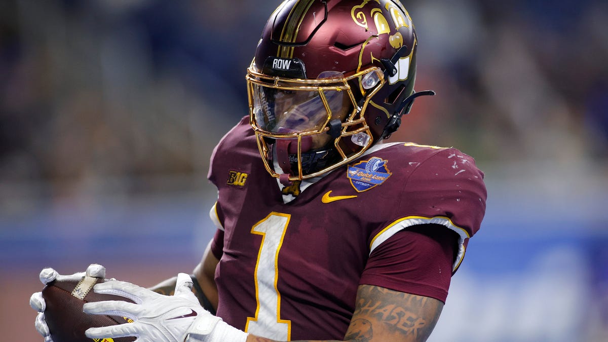 Minnesota star Darius Taylor Jr. continues while his father is in prison