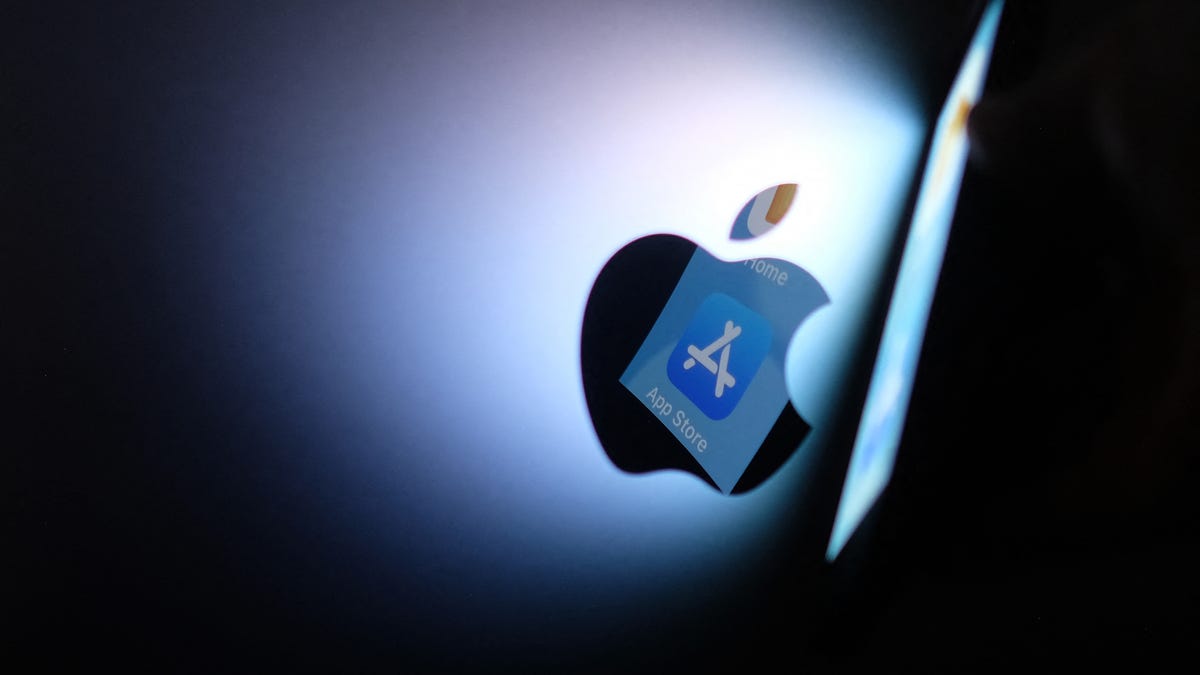 Apple App Store consumer class action lawsuit set for jury trial in February 2026